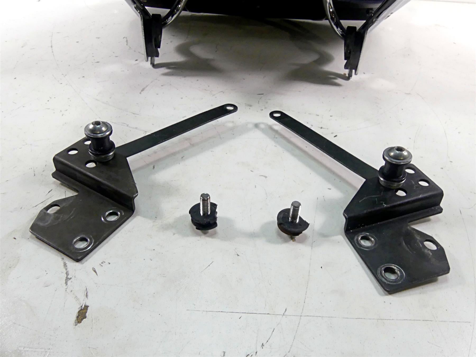 2002 Harley Touring FLHTC Electra Glide Complete Trunk & Mount Bracket 53140-00 {{ shop.shopifyCountryName }} - Mototech271