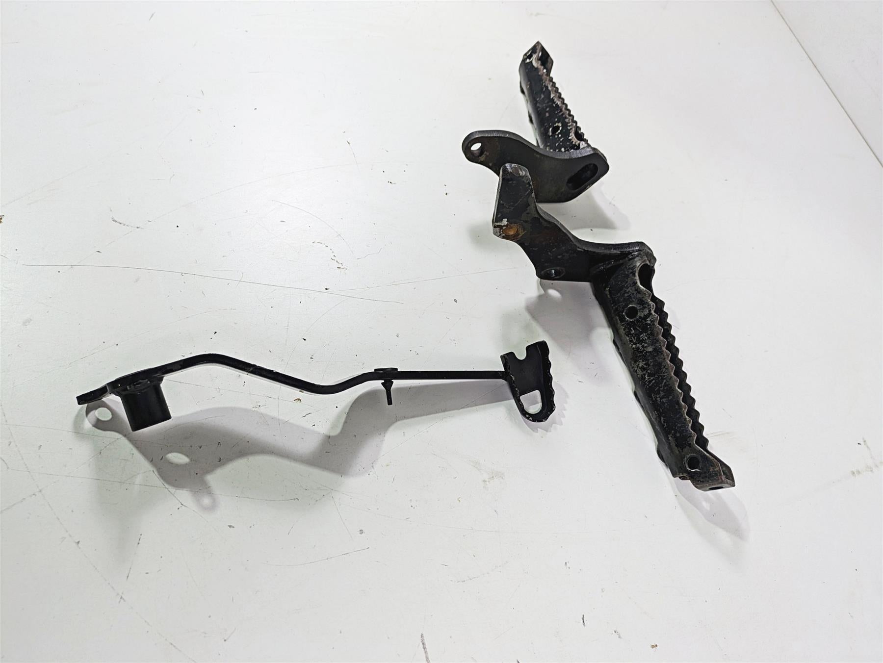 2001 Yamaha Banshee YFZ350 Footrest Foot Peg Brake Pedal Set 3GG-27411-01-00 {{ shop.shopifyCountryName }} - Mototech271