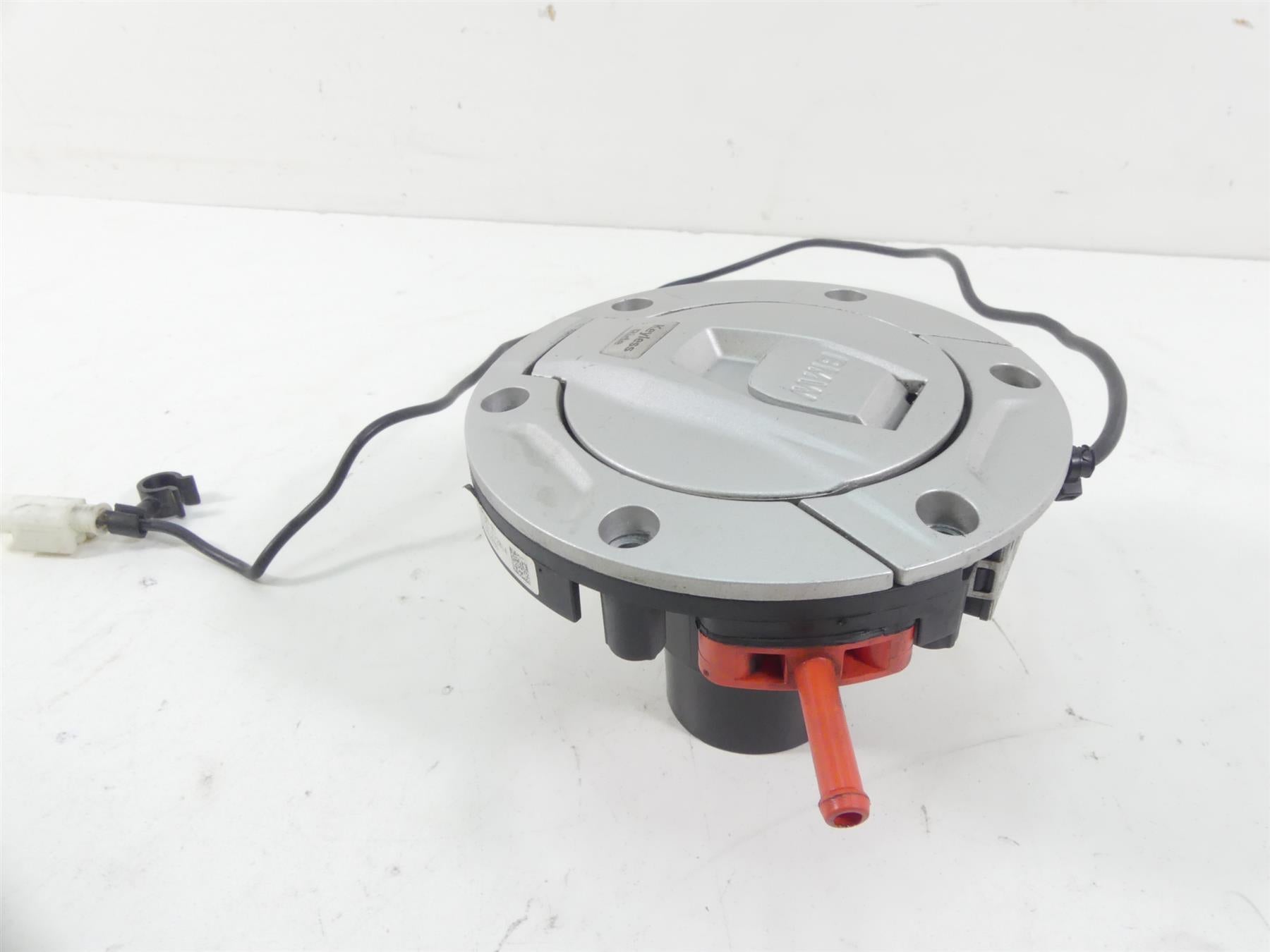 2015 BMW R1200RT K52 Keyless Fuel Gas Petrol Tank Cap + Mounts 16118552106 {{ shop.shopifyCountryName }} - Mototech271