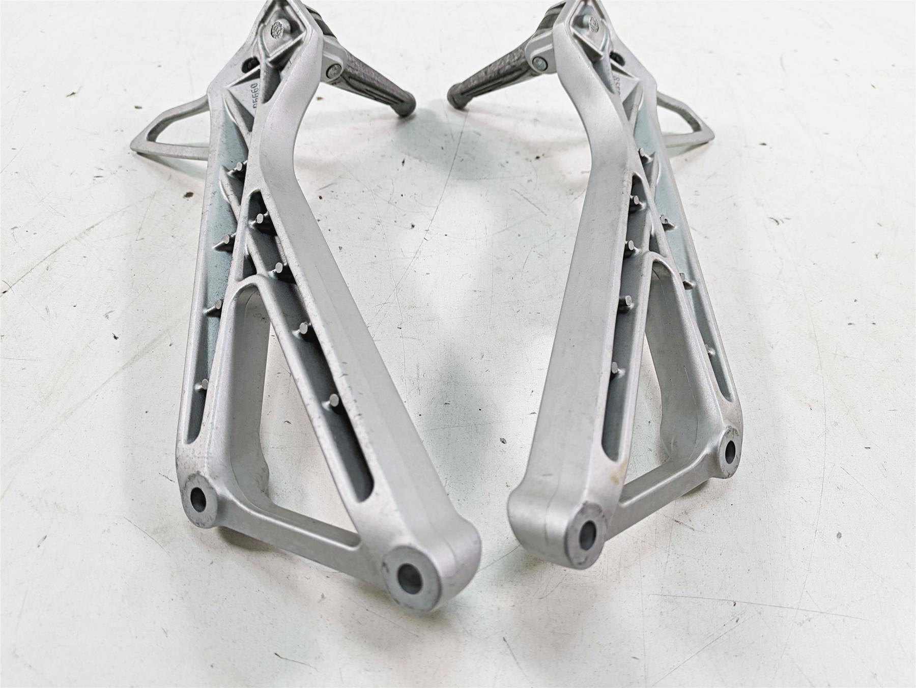 2013 MV Agusta F3 675 ERA Rear Passenger Footpeg Set 80A0B5659 8AA0B5660 {{ shop.shopifyCountryName }} - Mototech271