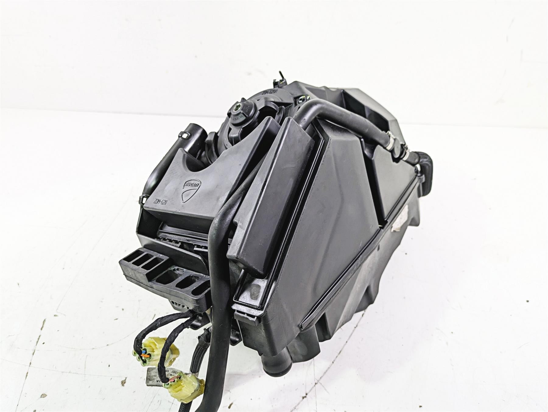 2017 Ducati Monster 1200 S Throttle Body Airbox & Wiring 28240991A | Mototech271