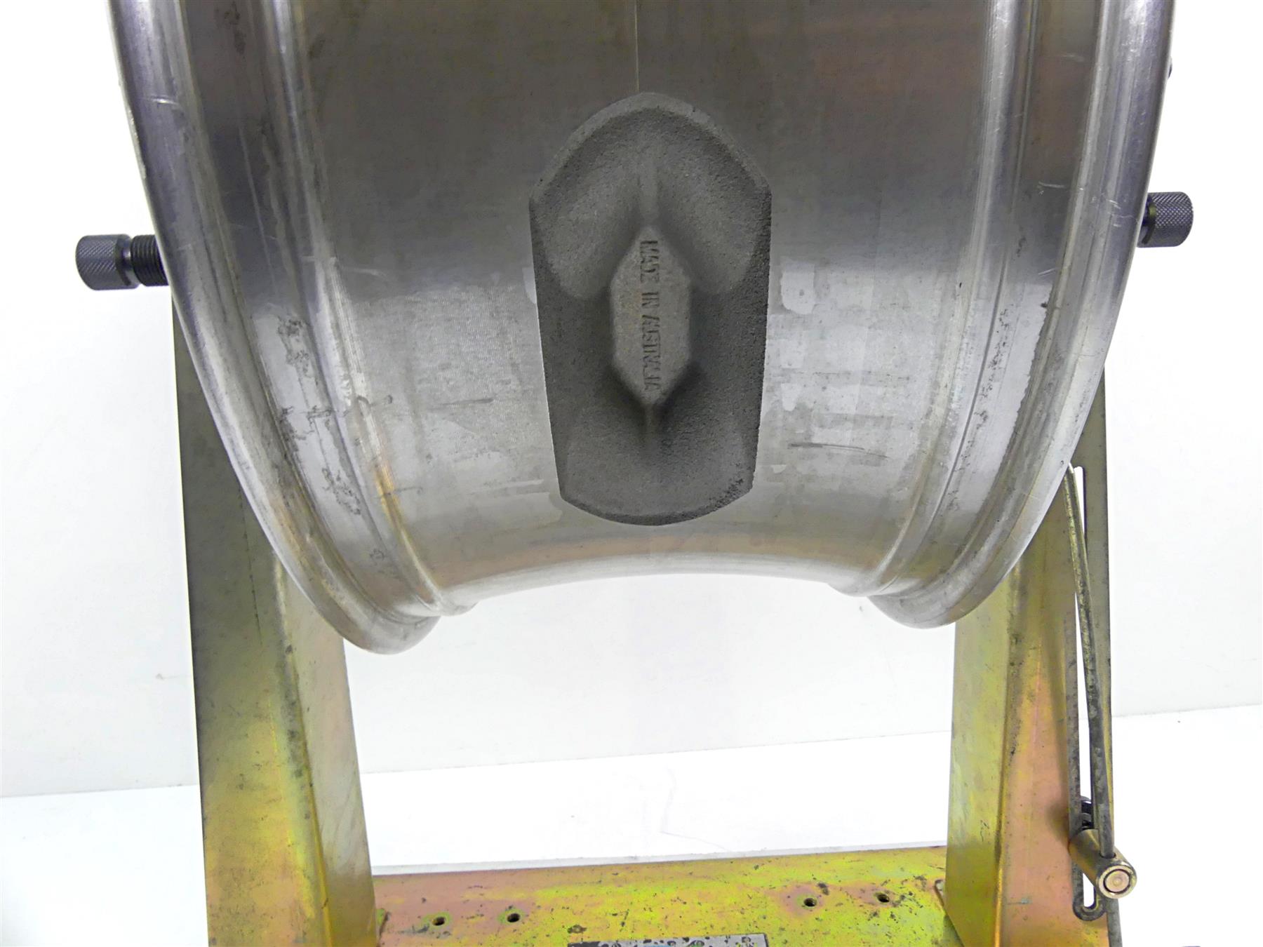 2013 Harley VRSCF Muscle Vrod 18x8 Rear Wheel Rim - Read 40900169 {{ shop.shopifyCountryName }} - Mototech271