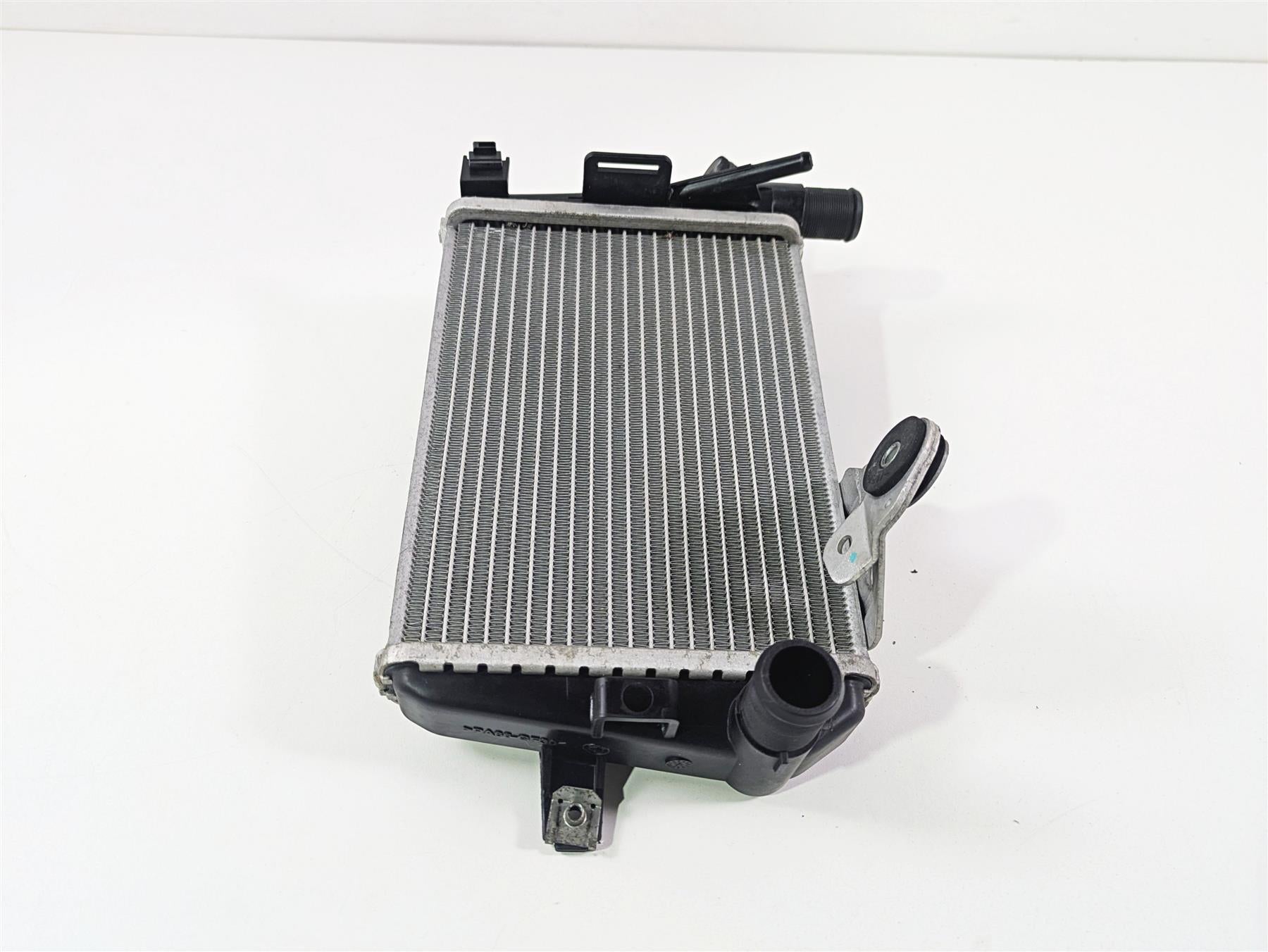 2016 BMW R1200RT K52 Left Radiator Cooler 17118546408 {{ shop.shopifyCountryName }} - Mototech271
