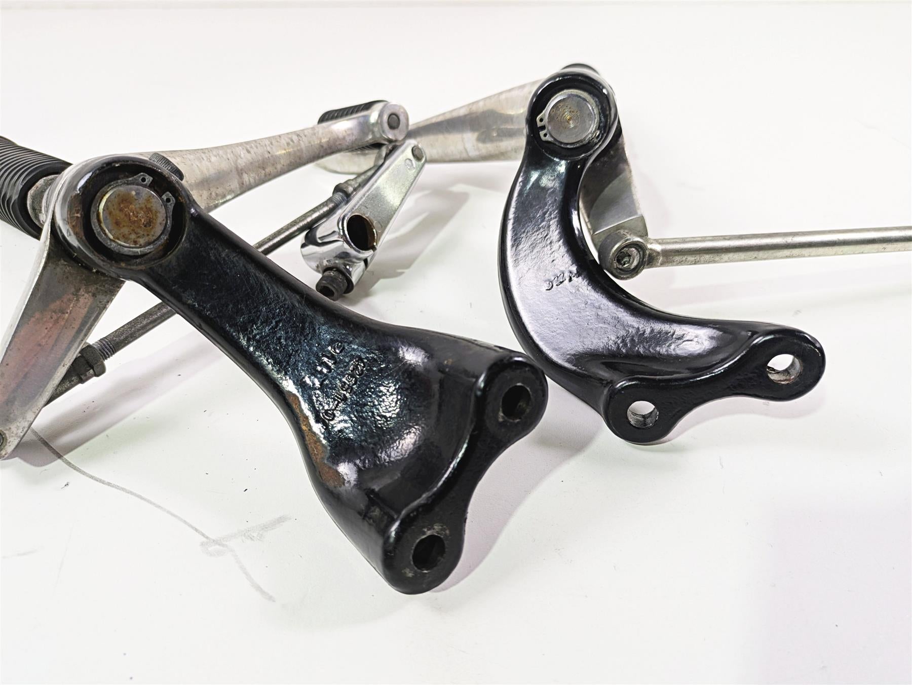 2007 Harley Sportster XL1200 C Front Footpeg Shifter Brake Pedal Set 42651-04 {{ shop.shopifyCountryName }} - Mototech271
