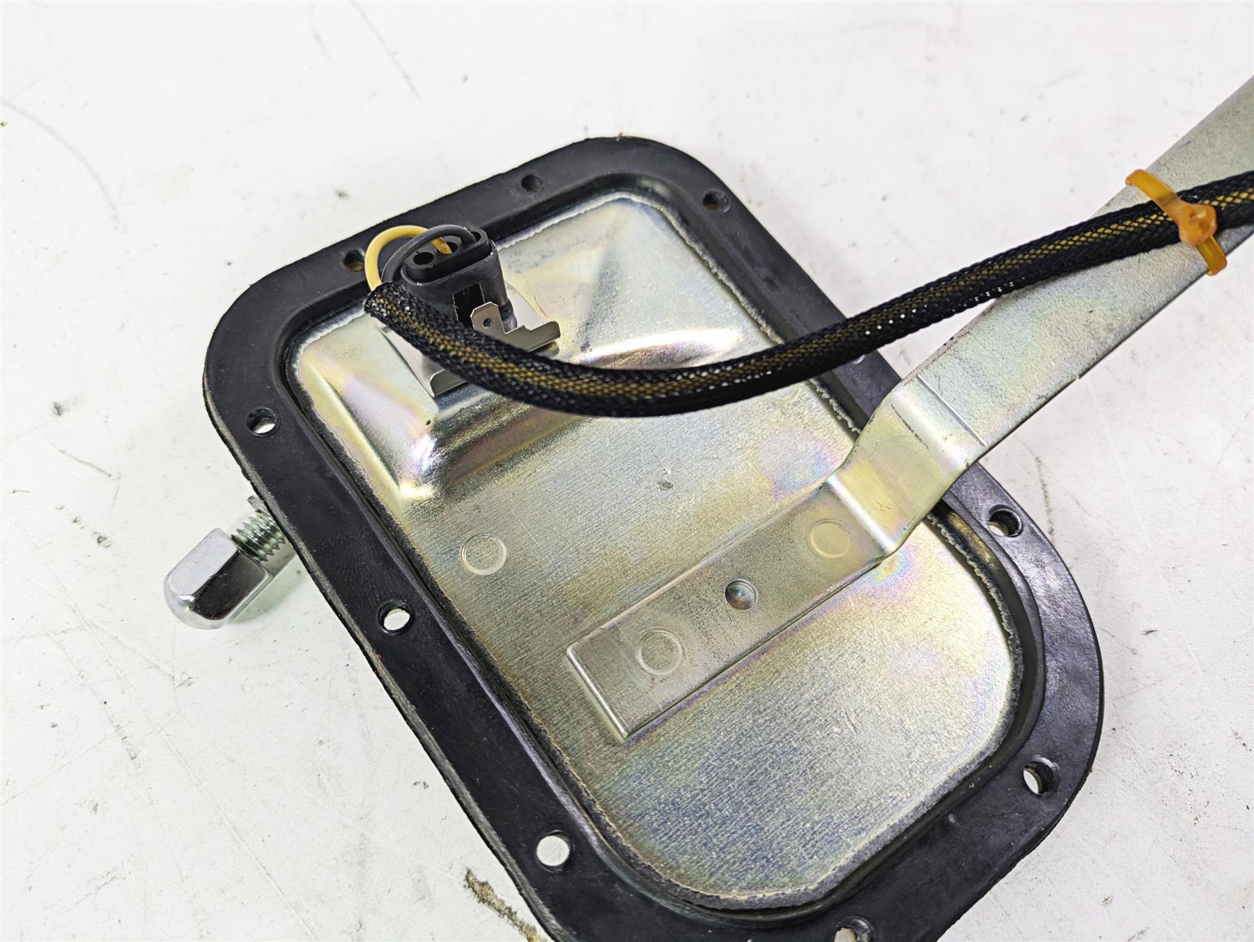 2004 Harley Softail FLSTF Fat Boy Fuel Gas Petrol Tank Level Sender 75207-04A {{ shop.shopifyCountryName }} - Mototech271