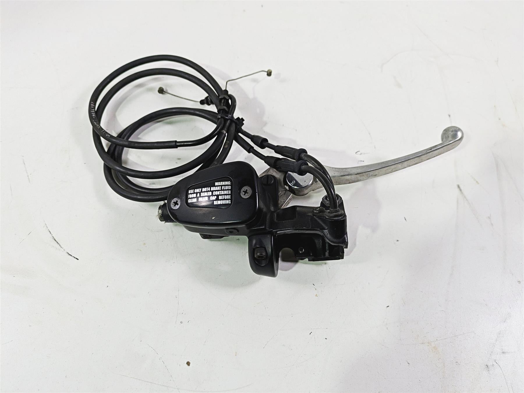 2006 Triumph Rocket 3 Front Brake Master Cylinder & Lever 5/8 T2028025 {{ shop.shopifyCountryName }} - Mototech271