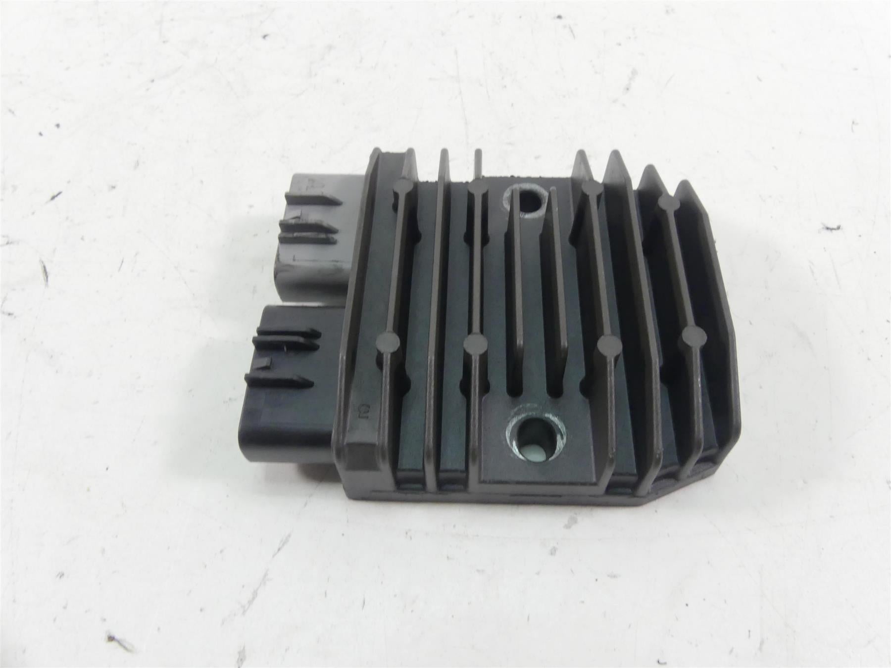 2008 Yamaha FZ1 Fazer Rectifier Voltage Regulator 1D7-81960-00-00 FH012AA {{ shop.shopifyCountryName }} - Mototech271