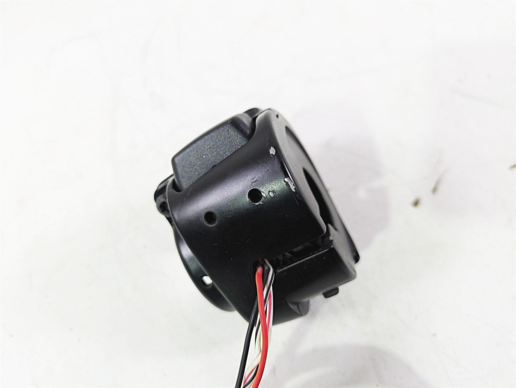2018 Harley FXBR Softail Breakout Left Hand Blinker Control Switch 71500292 {{ shop.shopifyCountryName }} - Mototech271
