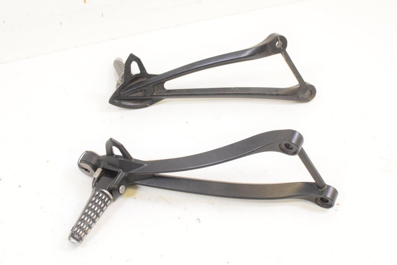 2008 Kawasaki ZX10R ZX10 Ninja Rear Passenger Footpeg Foot Peg SET 35063-0445-18 {{ shop.shopifyCountryName }} - Mototech271
