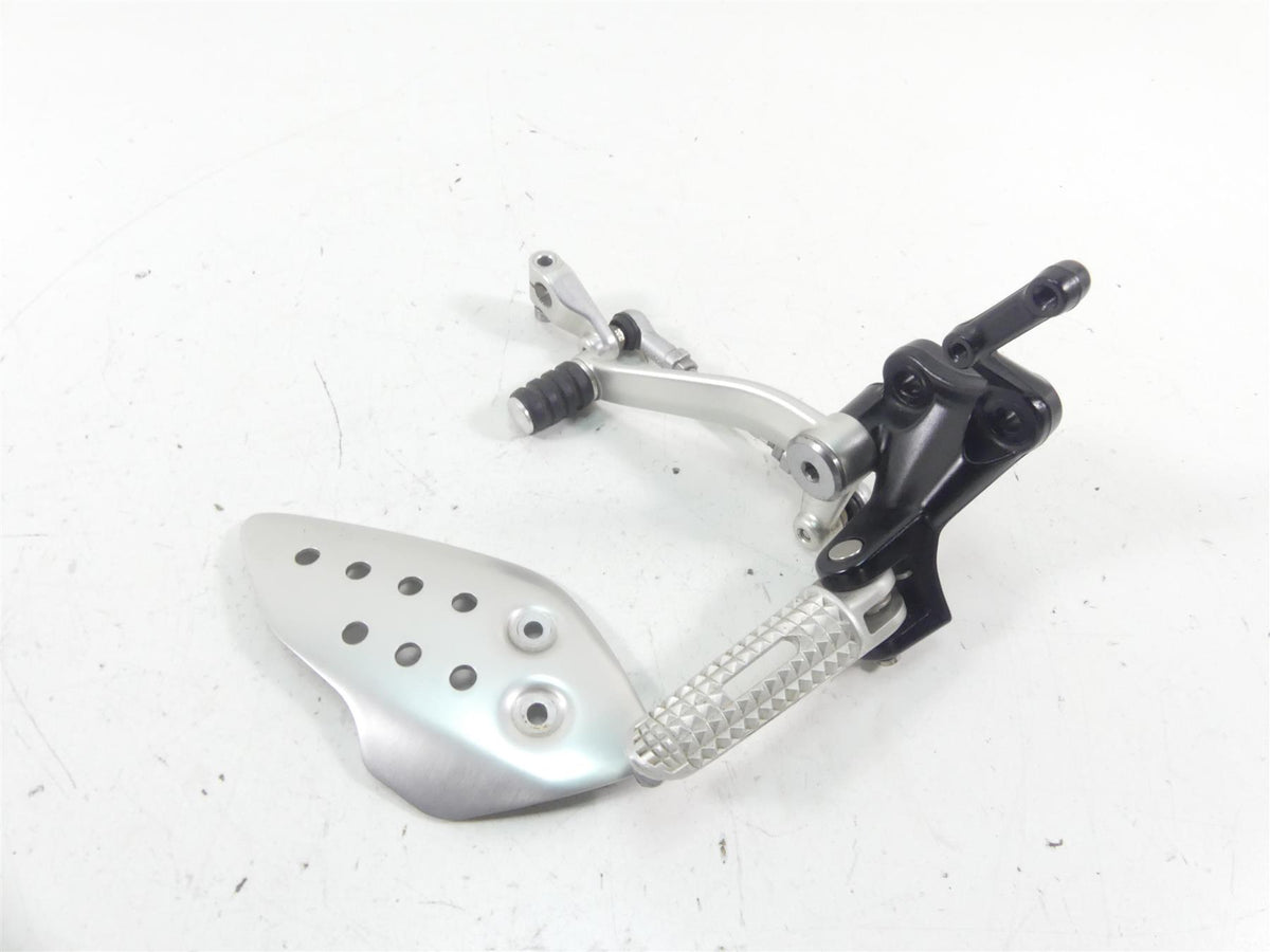 2017 Triumph Thruxton 1200 R Left Front Footpeg Shifter Set T2088079 T2081562 {{ shop.shopifyCountryName }} - Mototech271