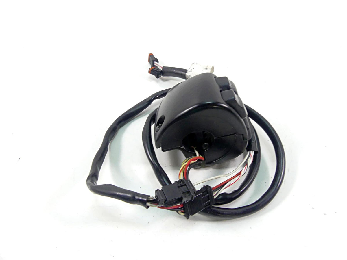 2016 Harley Softail FLS Slim Right Hand Start Stop Control Switch 71500297 {{ shop.shopifyCountryName }} - Mototech271