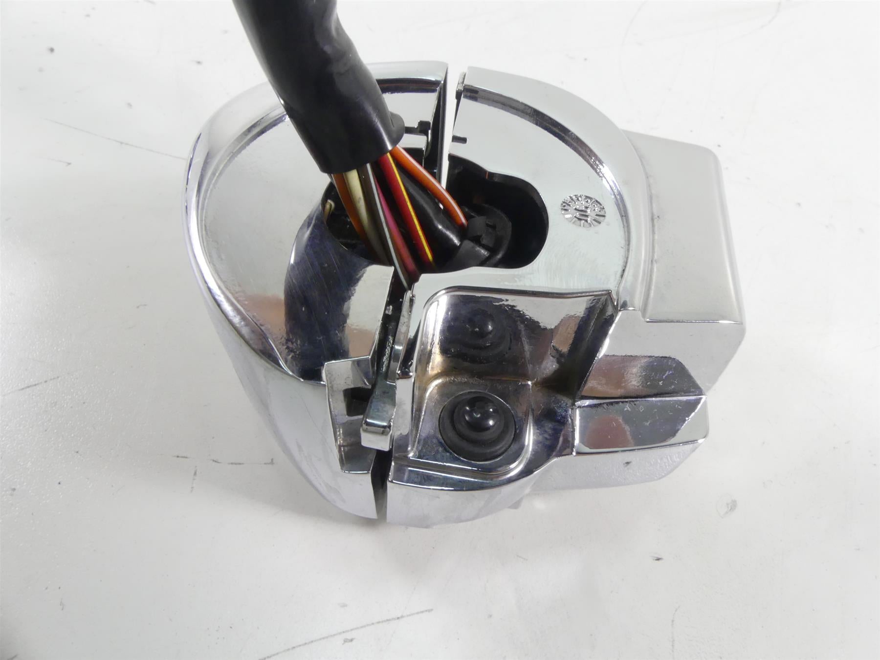 2007 Harley Touring FLHTCU SE CVO Electra Glide Right Control Switch 71684-06A {{ shop.shopifyCountryName }} - Mototech271