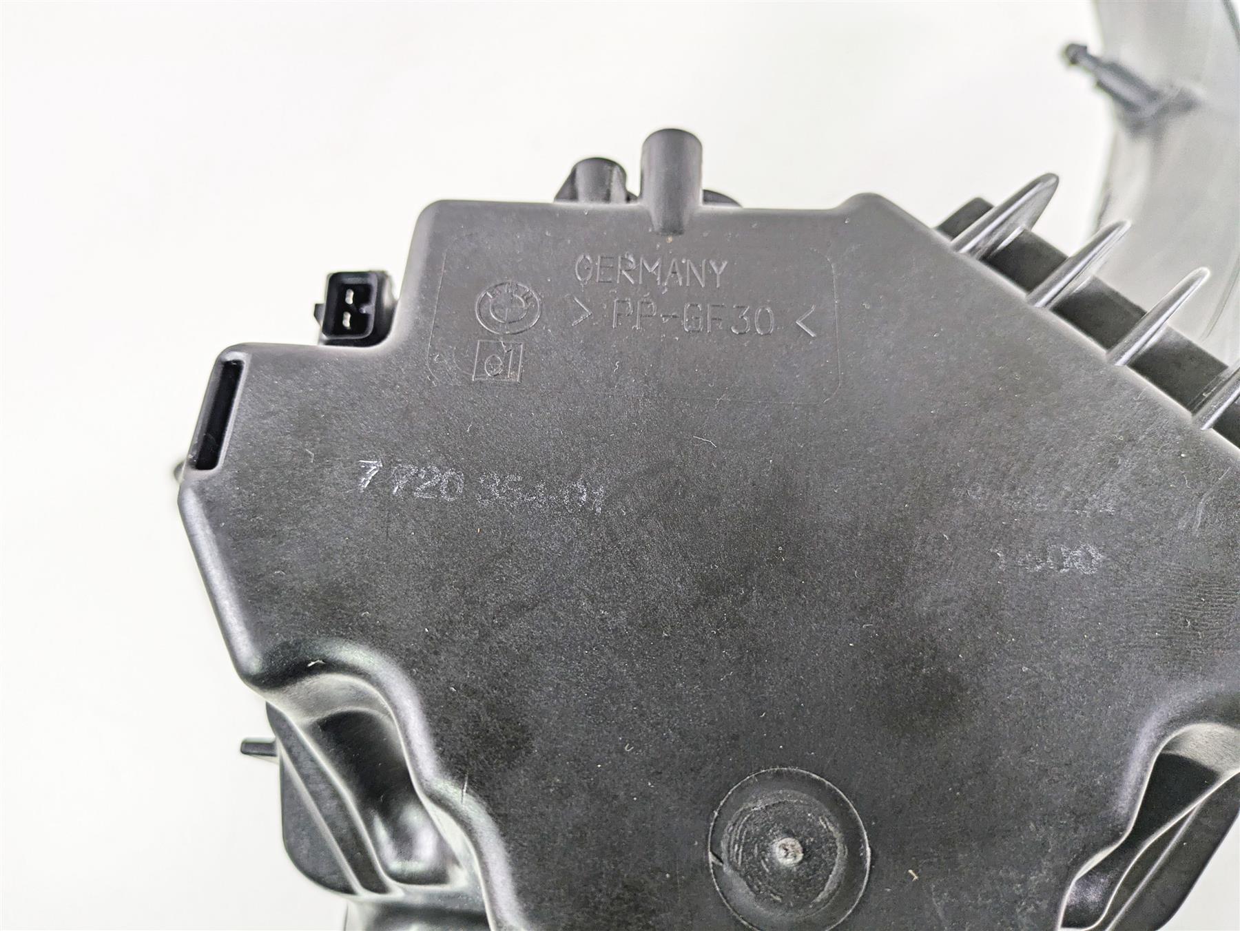 2015 BMW R nineT K21 Air Box Cleaner Breather Filter Set 13717720354 {{ shop.shopifyCountryName }} - Mototech271