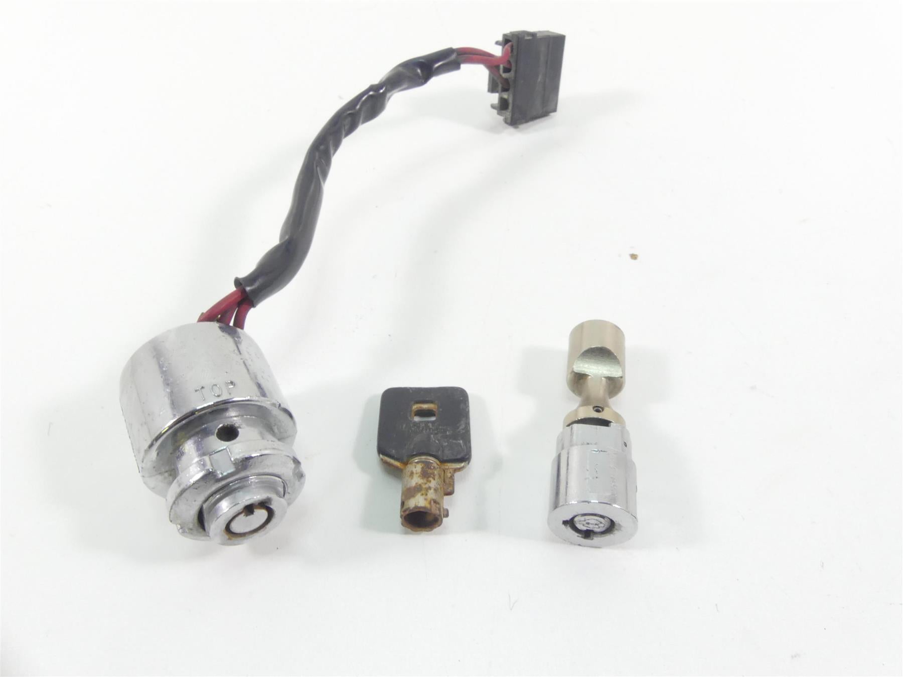 1999 Harley Dyna FXDS Convertible Ignition Switch Steering Lock Key Set 71421-94
