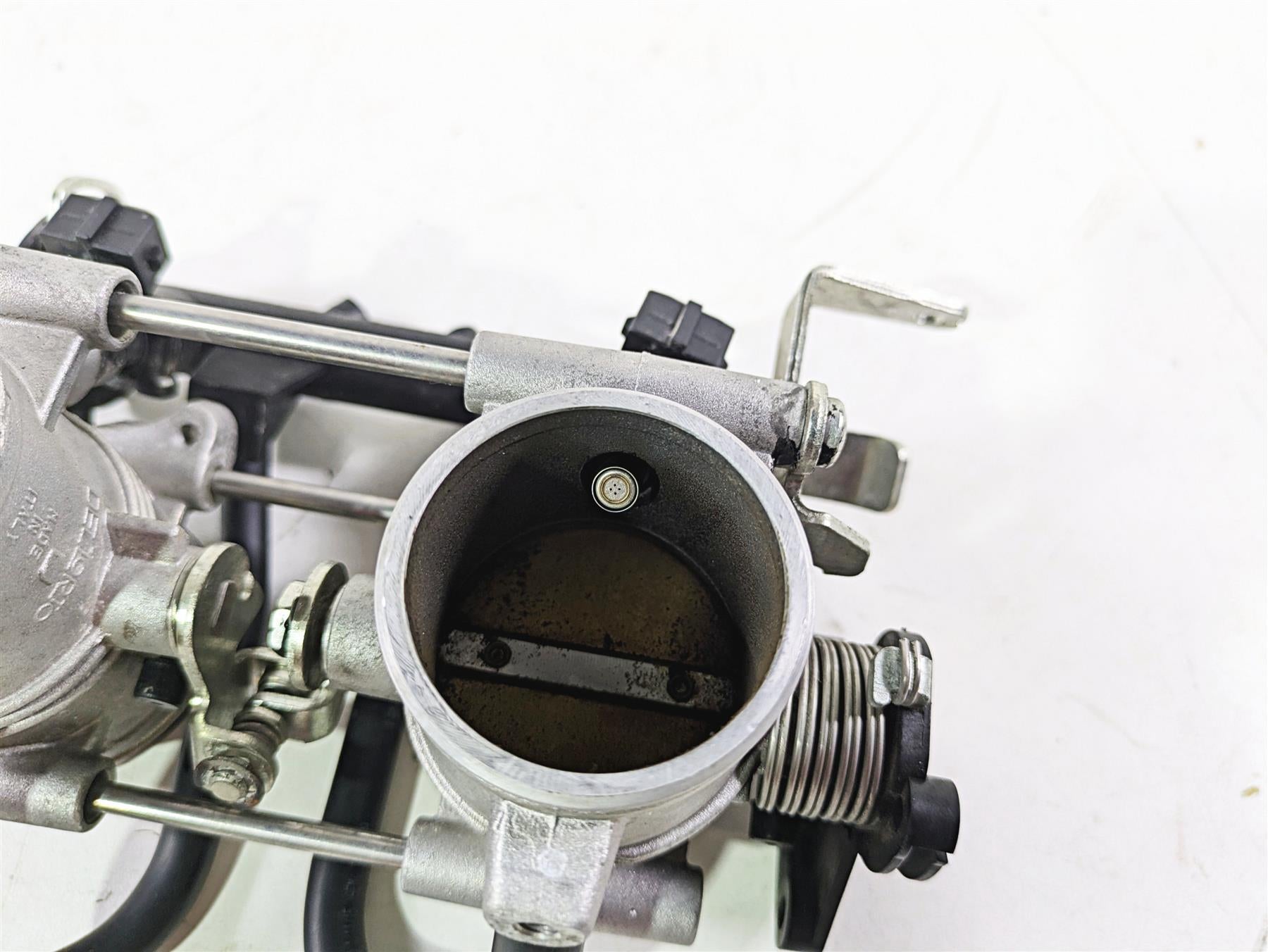 2016 BMW F800R K73 Throttle Body Bodies - Broken Fuel Rail 13548520480 {{ shop.shopifyCountryName }} - Mototech271