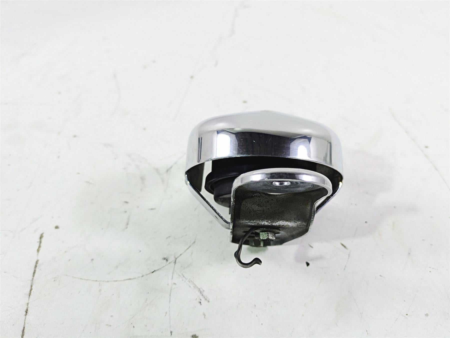 2004 Harley Softail FLSTF Fat Boy Horn & Cover 61300478A {{ shop.shopifyCountryName }} - Mototech271
