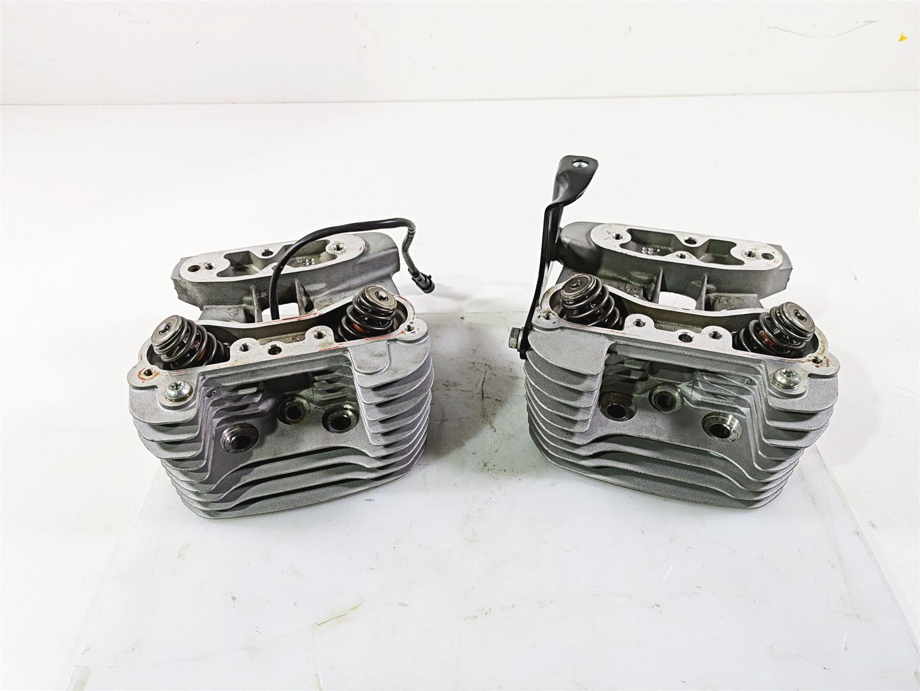 2009 Harley XR1200 Sportster Cylinderhead Cylinder Head Set 17523-08 17524-08 | Mototech271