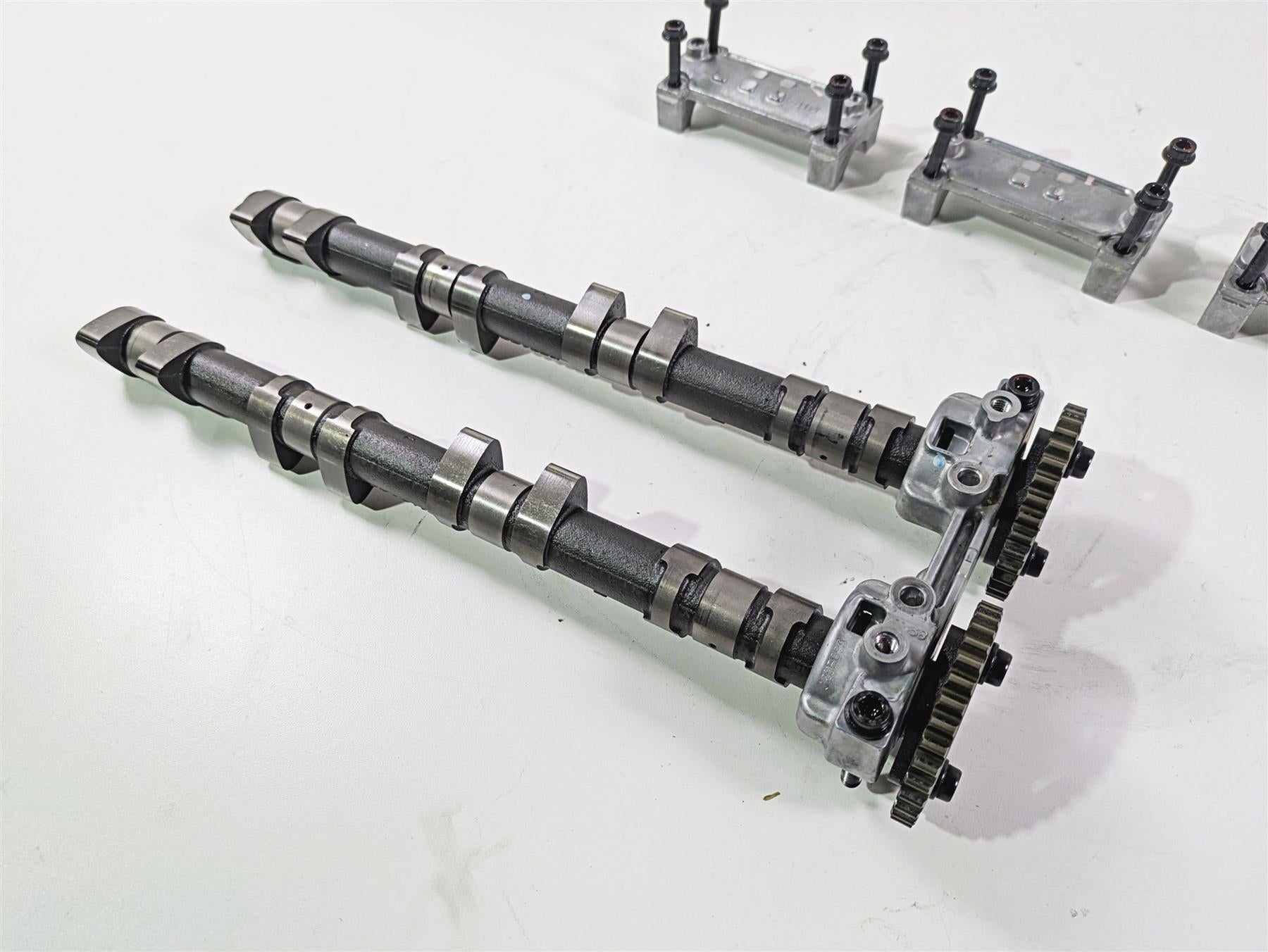 2020 Kawasaki Z900 ZR900 Camshaft Cam Shaft Set 49118-0942 49118-0979 {{ shop.shopifyCountryName }} - Mototech271
