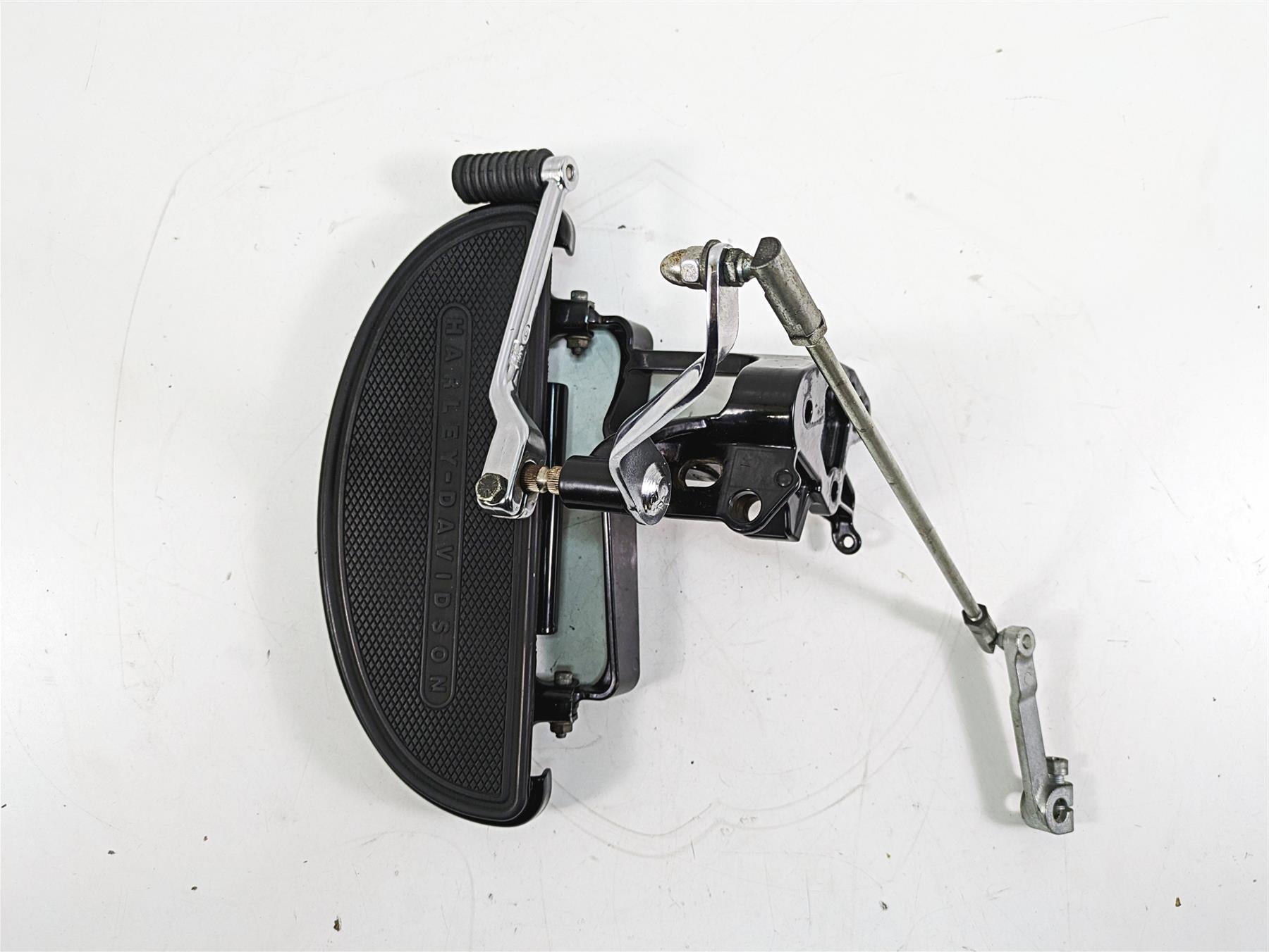 2009 Harley Softail FLSTSB Cross Bones Left Floorboard & Shifter Set 33630-07A {{ shop.shopifyCountryName }} - Mototech271