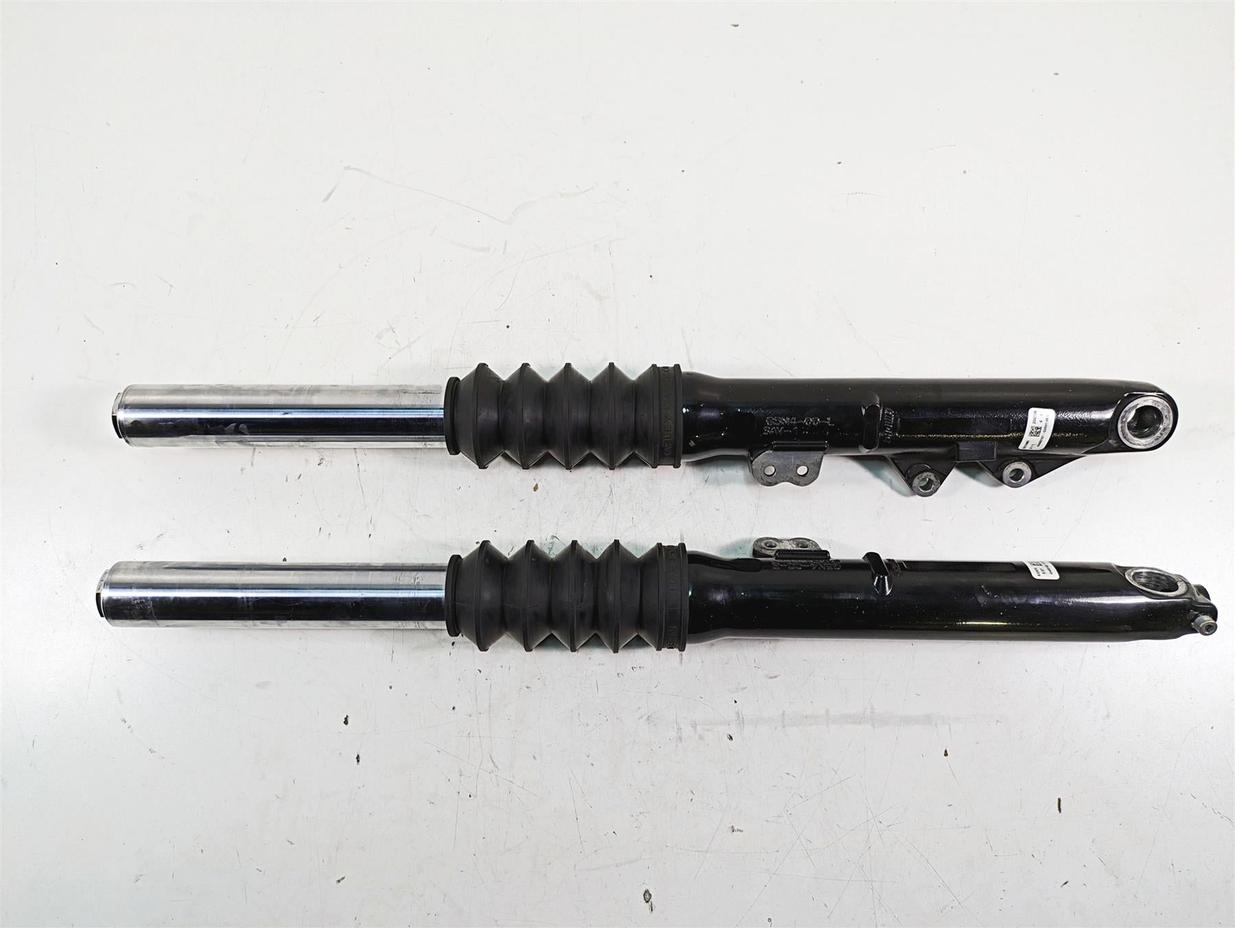 2020 Harley Softail FXBB Street Bob Straight Showa Front Fork Legs 49mm 45400166
