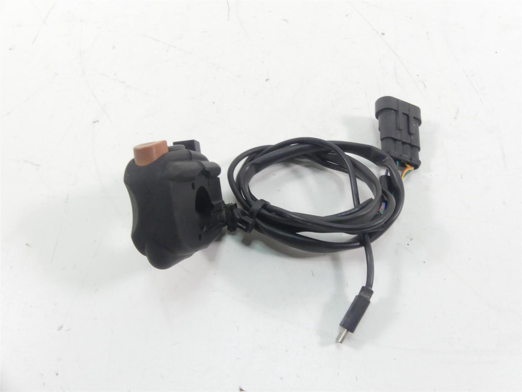 2014 Moto Guzzi Griso 1200 SE 8V Right Hand Start Kill Control Switch B045021 {{ shop.shopifyCountryName }} - Mototech271