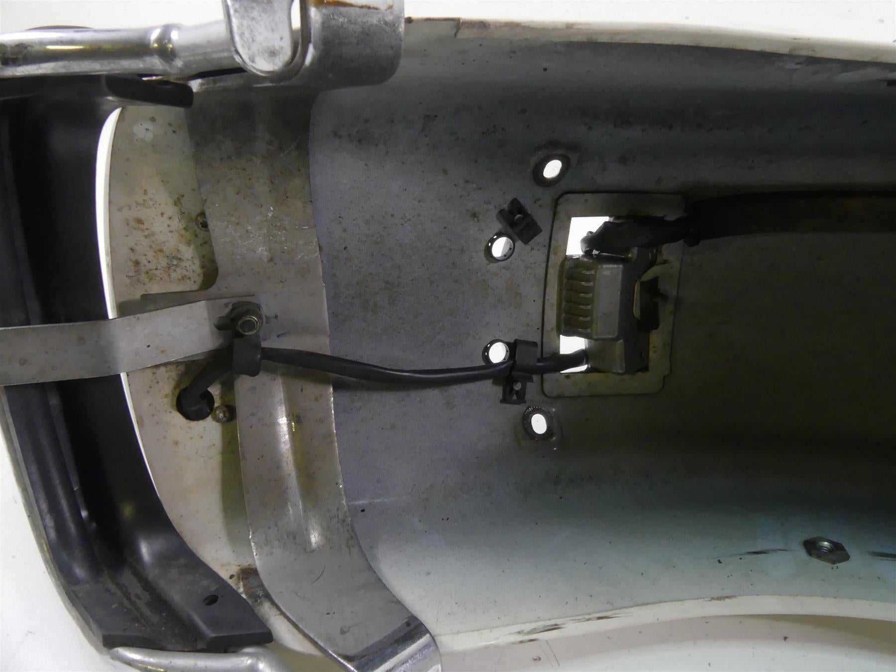 2012 Harley Touring FLHTP Electra Glide Rear Oem Fender 59579-09A {{ shop.shopifyCountryName }} - Mototech271