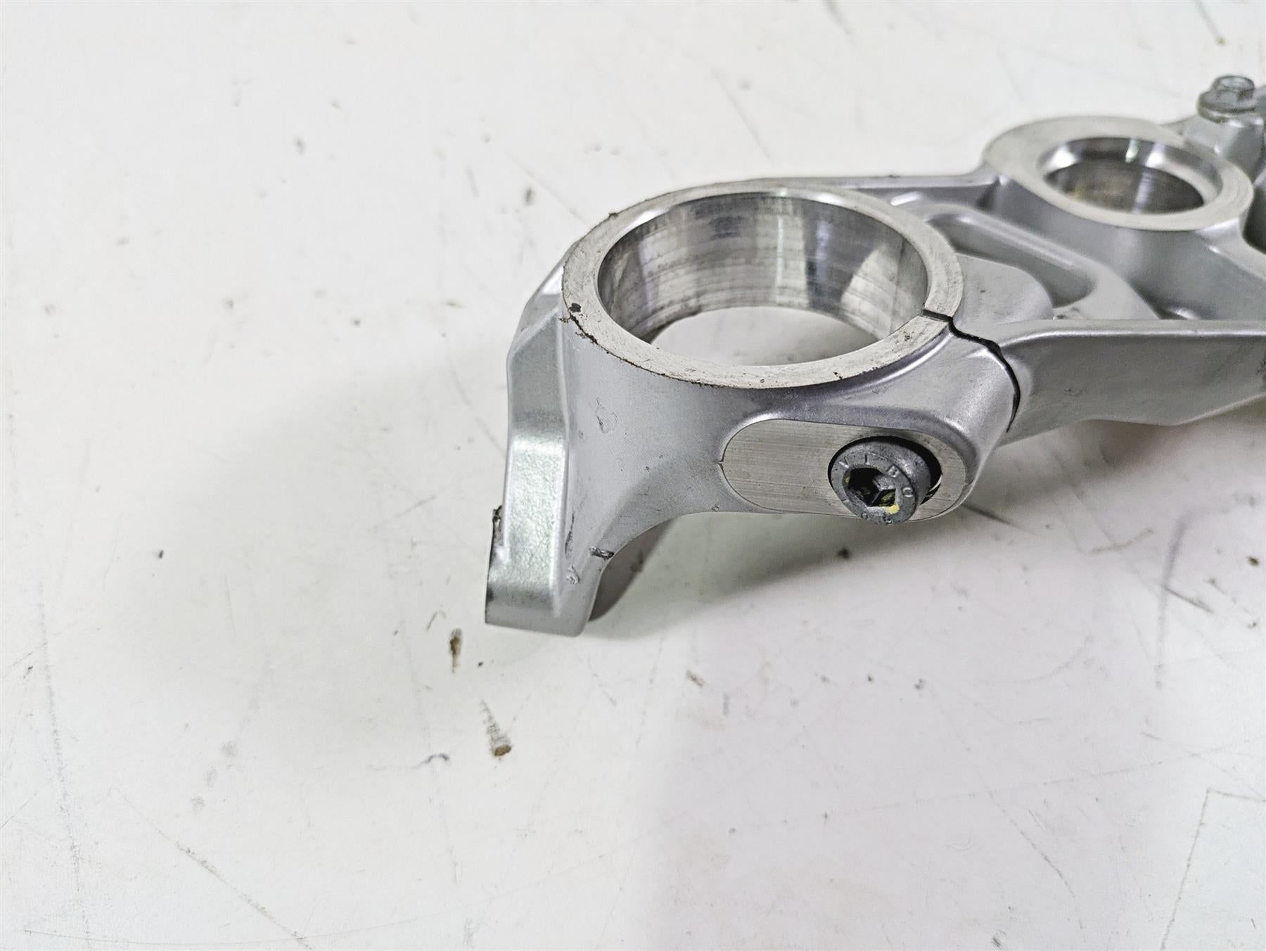 2021 Aprilia RS660 Upper Triple Tree Steering Clamp 2B005253 {{ shop.shopifyCountryName }} - Mototech271