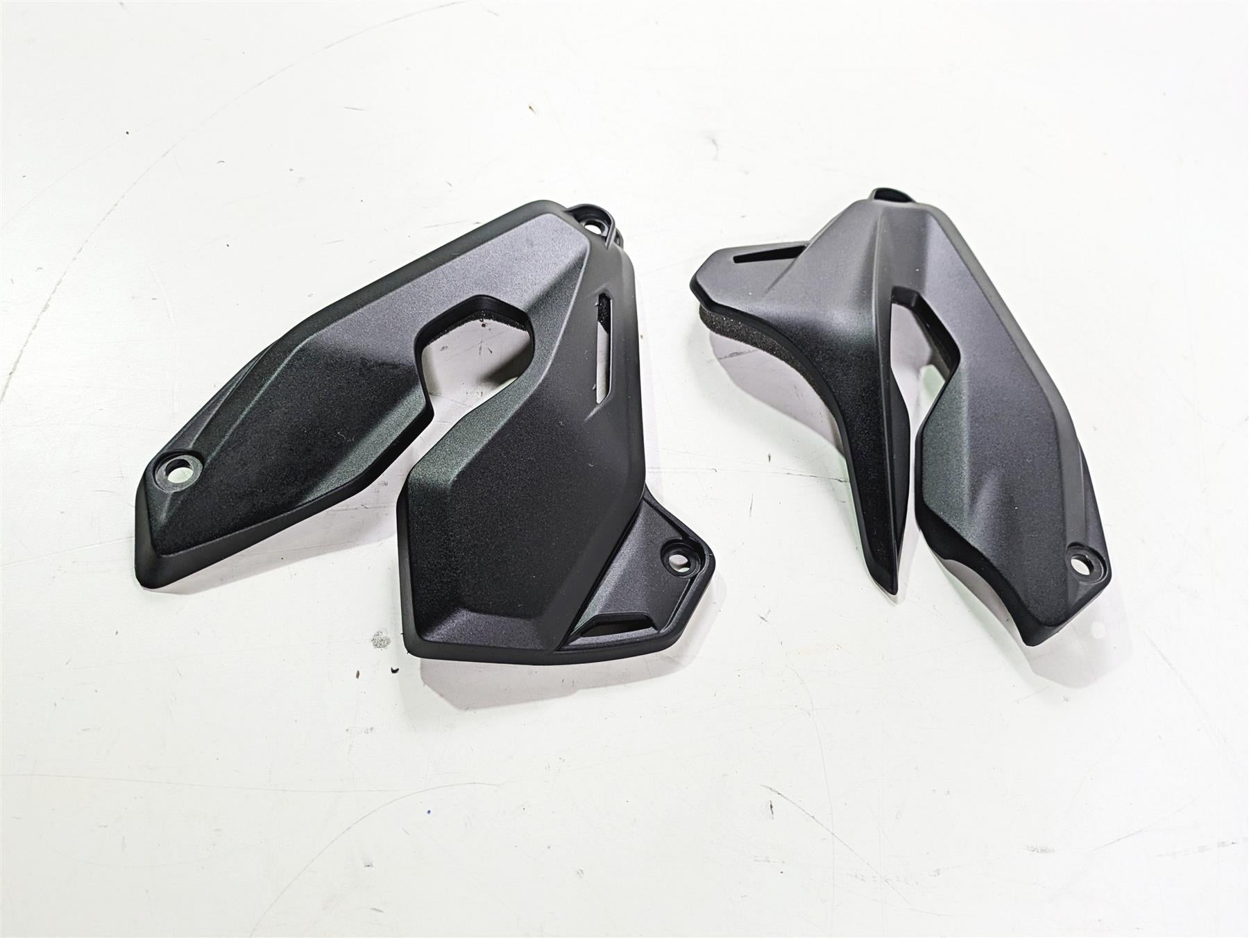2023 Ducati Monster 937 SP Radiator Side Cover Fairing Set 48217012A R 48217022A {{ shop.shopifyCountryName }} - Mototech271