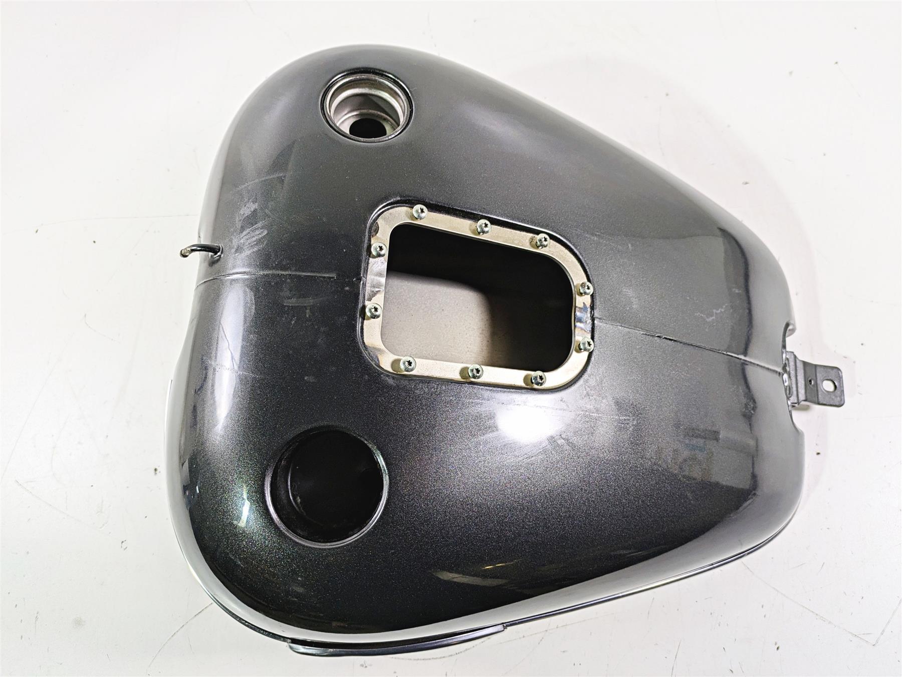 2005 Harley Softail FLSTSCI Heritage Springer Fuel Gas Tank - No Dent 61625-01E {{ shop.shopifyCountryName }} - Mototech271