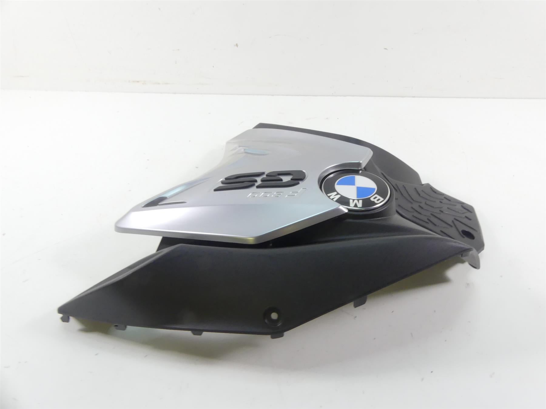 2017 BMW F800GS K72 Right Main Tank Cover Fairing Emblem Set 46638554368 {{ shop.shopifyCountryName }} - Mototech271