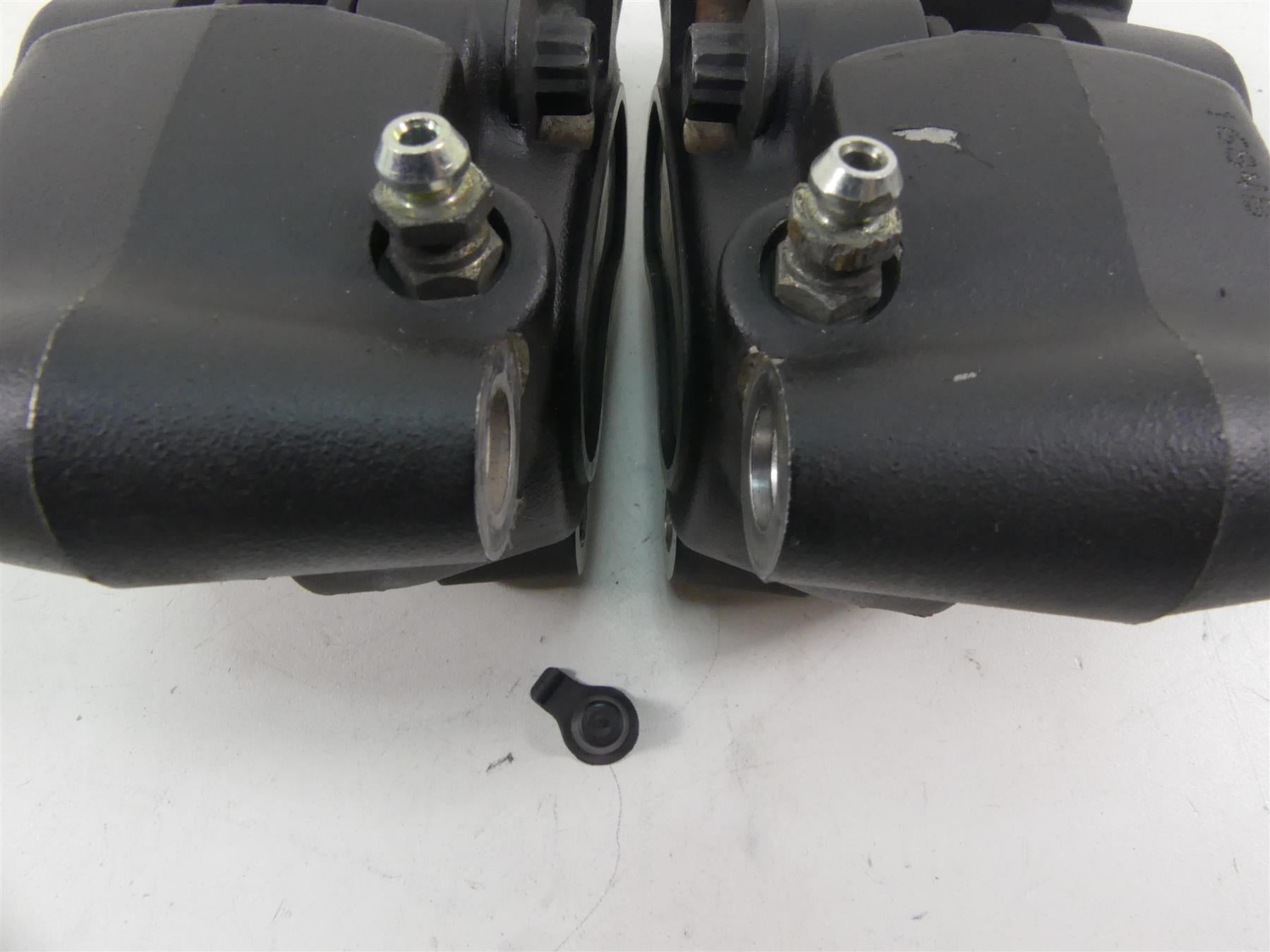 2015 Harley FXDL Dyna Low Rider Front Brake Caliper Set 41300001 41300002 {{ shop.shopifyCountryName }} - Mototech271