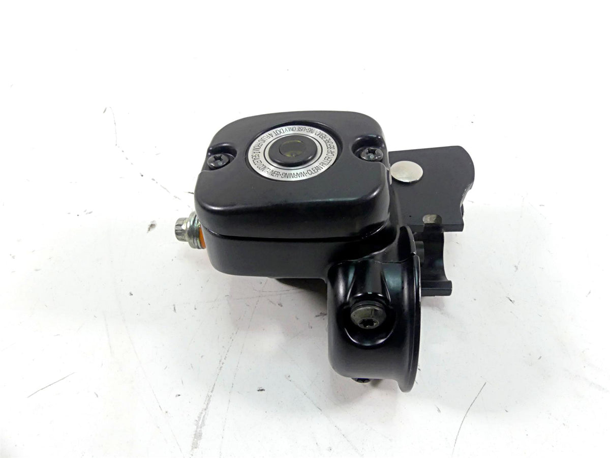 2007 Harley Touring FLHRC Road King Front Brake Master Cylinder 11/16" 46423-05C {{ shop.shopifyCountryName }} - Mototech271