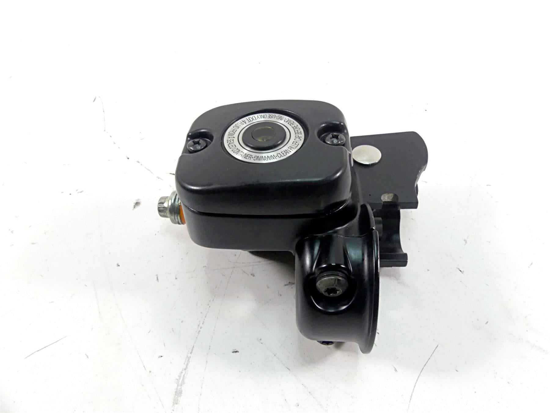 2007 Harley Touring FLHRC Road King Front Brake Master Cylinder 11/16" 46423-05C {{ shop.shopifyCountryName }} - Mototech271