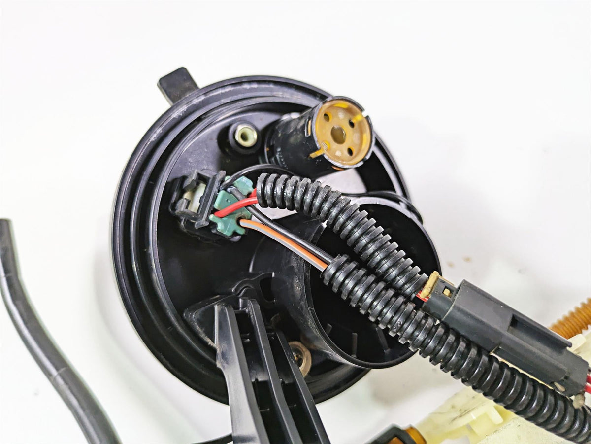 2010 Harley Touring FLHTK Electra Glide Fuel Gas Petrol Pump -Read 75069-08D {{ shop.shopifyCountryName }} - Mototech271