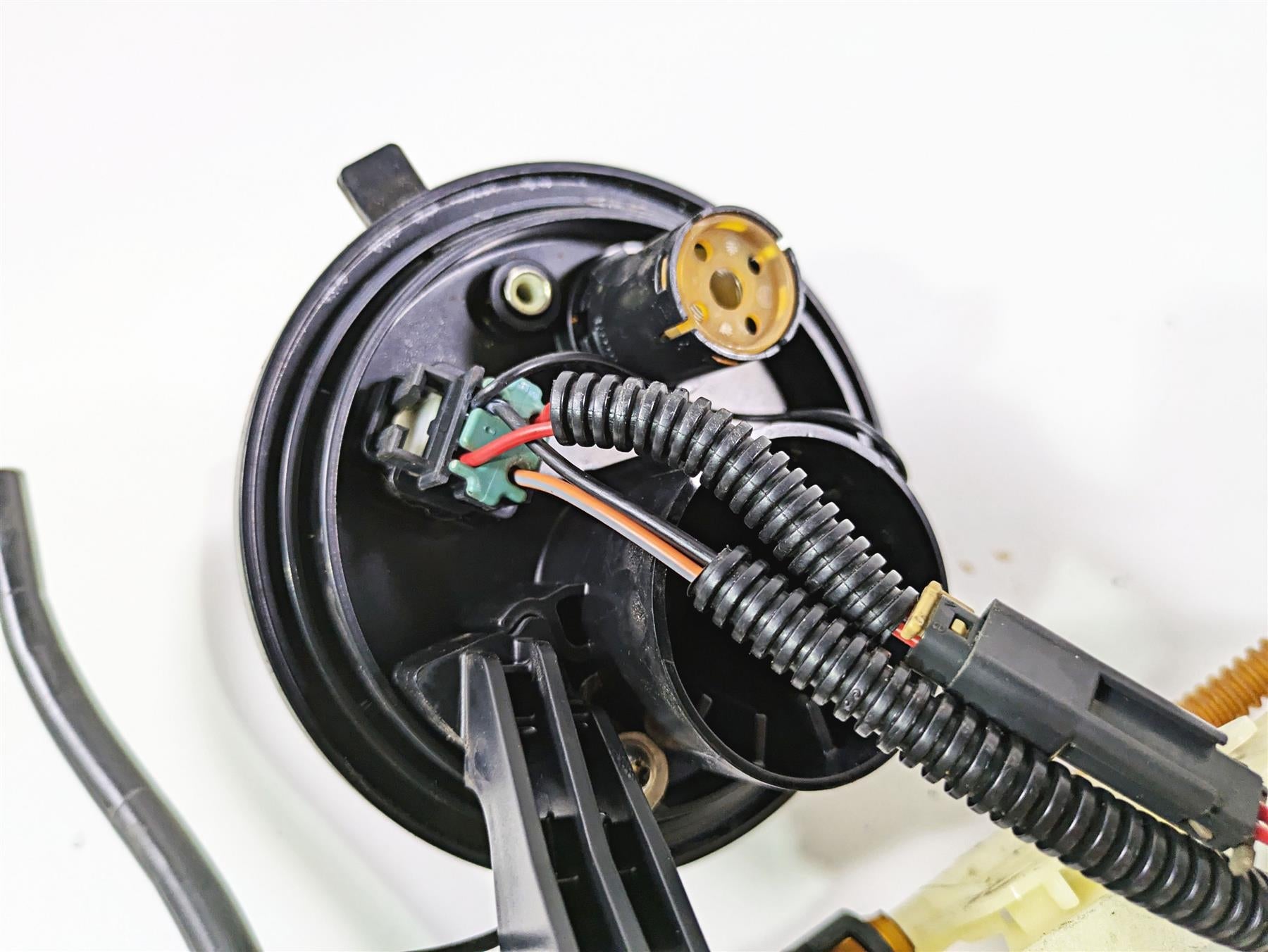 2010 Harley Touring FLHTK Electra Glide Fuel Gas Petrol Pump -Read 75069-08D {{ shop.shopifyCountryName }} - Mototech271