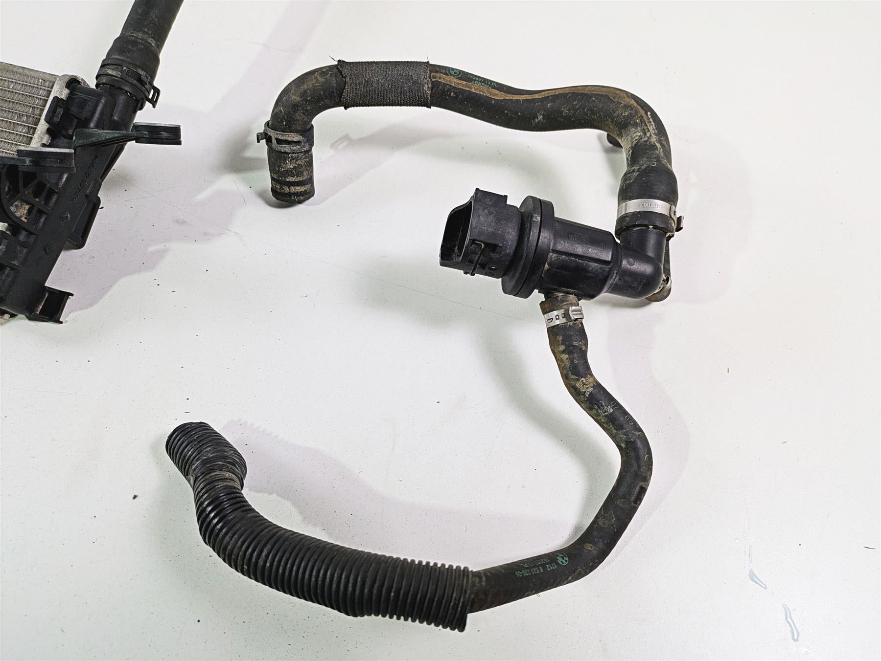 2017 BMW R1200 GS K50 Left Radiator + Thermostat & Cover Set 17118546408 {{ shop.shopifyCountryName }} - Mototech271
