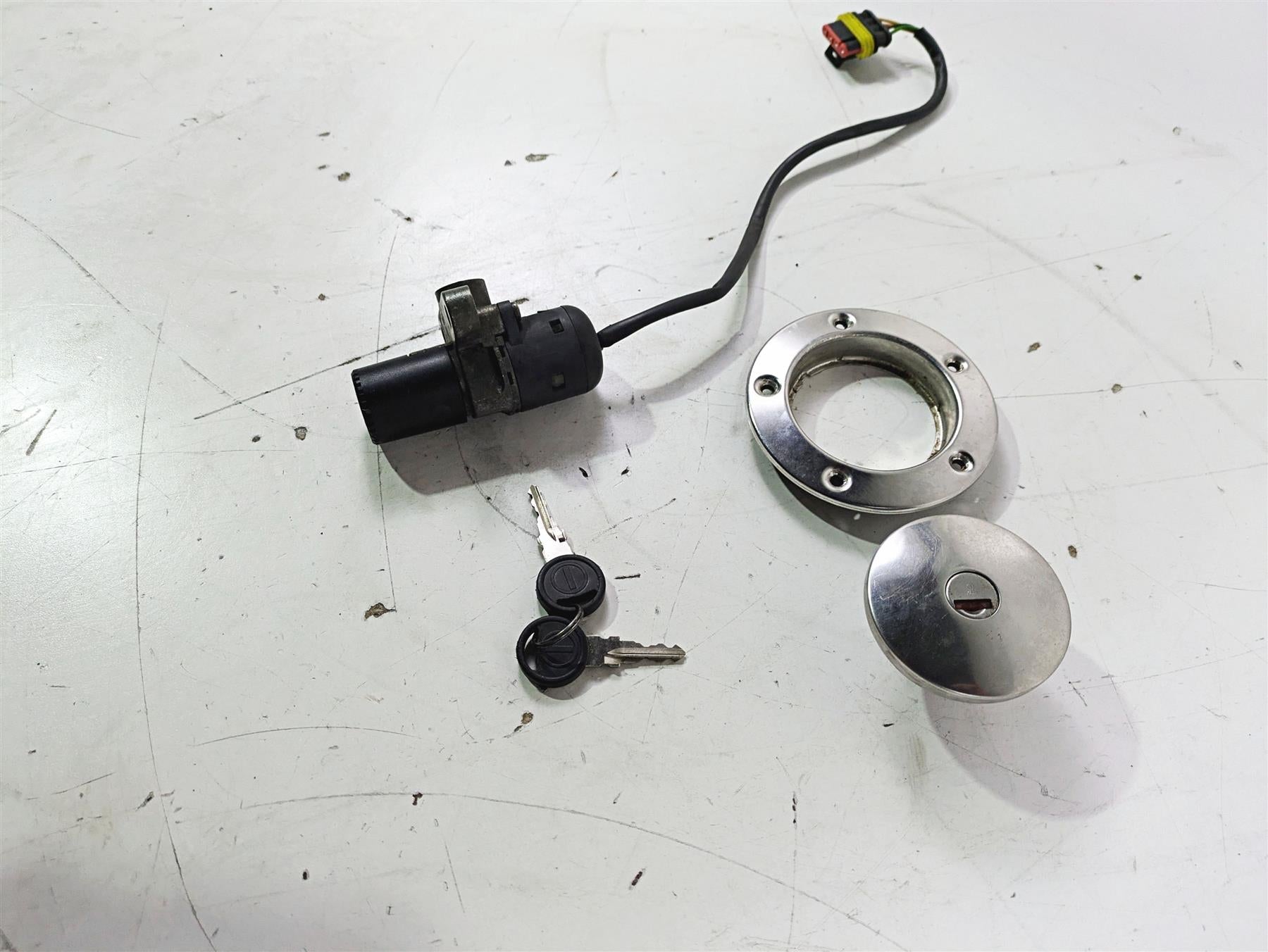 1998 Moto Guzzi California 1100 EV Ignition Switch Key Lock Cap Set GU03736801 {{ shop.shopifyCountryName }} - Mototech271