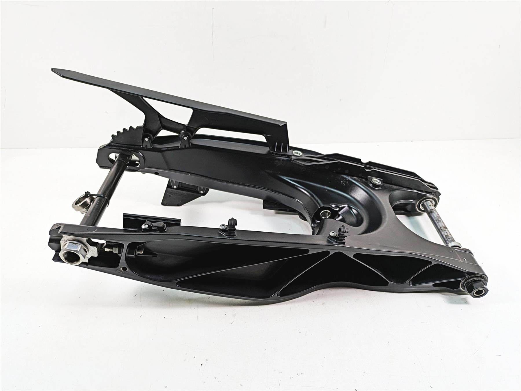 2018 KTM 1090 Adventure R Swingarm Swing Arm + Axle 6070403004433 60303298000 {{ shop.shopifyCountryName }} - Mototech271