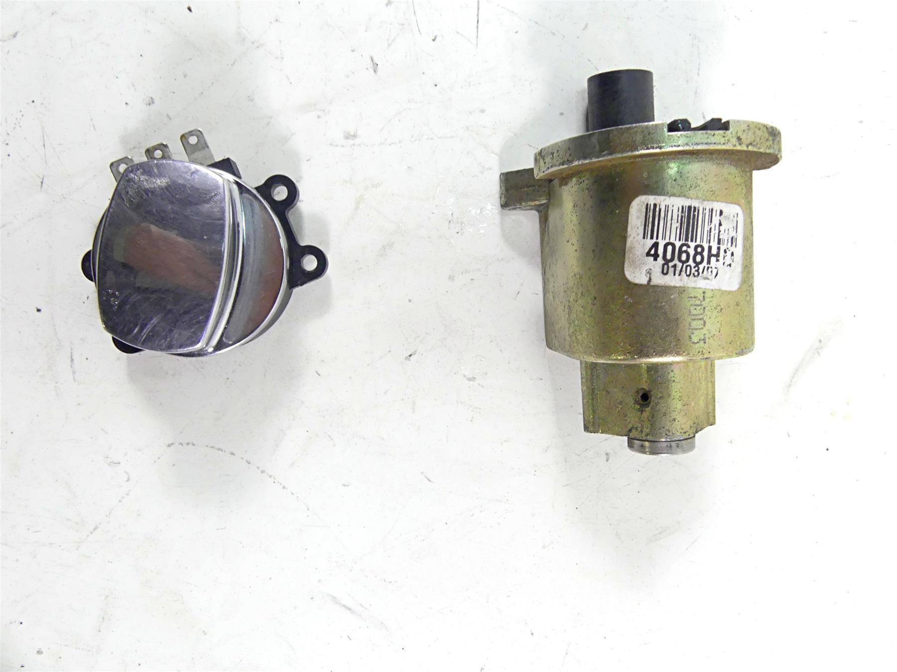 2007 Harley Touring FLHRC Road King Ignition Switch Fork Lock Set -Vin 71313-96A {{ shop.shopifyCountryName }} - Mototech271