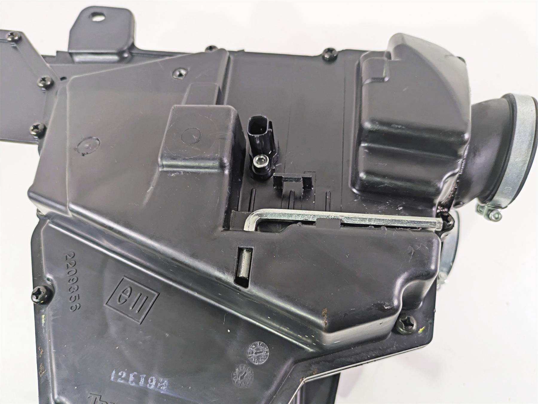 2013 Triumph Bonneville Air Box Cleaner Breather Filter T2209357 T2209356 {{ shop.shopifyCountryName }} - Mototech271
