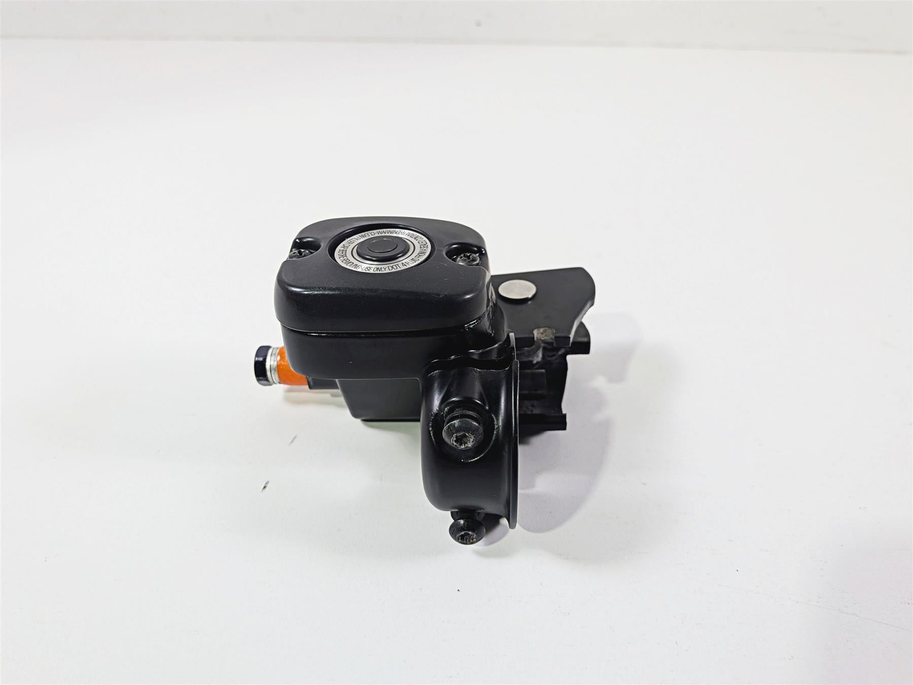 2014 Harley FXDL Dyna Low Rider Front Brake Master Cylinder 11/16" Read 45170-08 {{ shop.shopifyCountryName }} - Mototech271