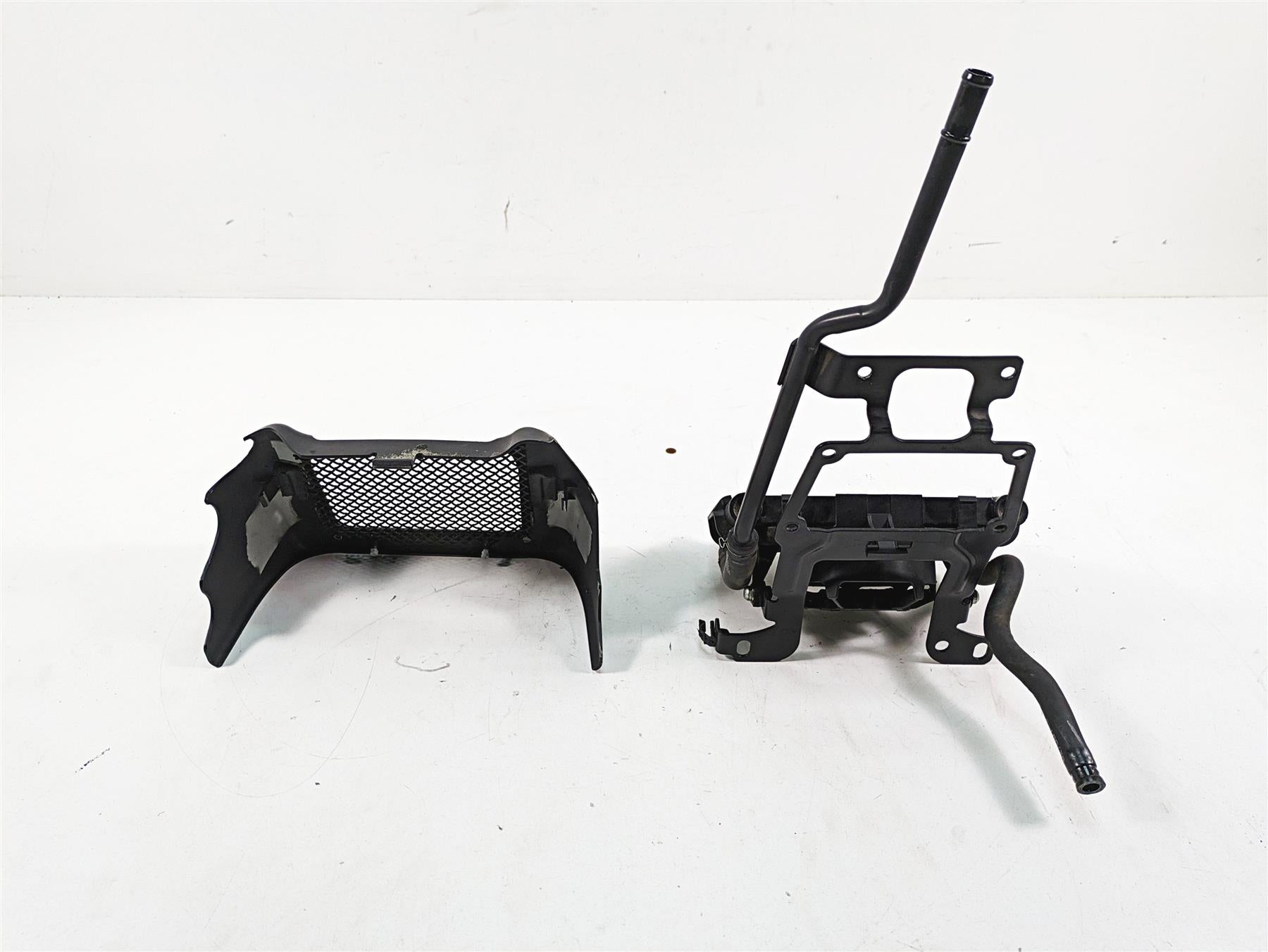 2018 Harley Touring FLHXSE CVO Street Glide Oil Cooler & Cover Set 62700133 {{ shop.shopifyCountryName }} - Mototech271