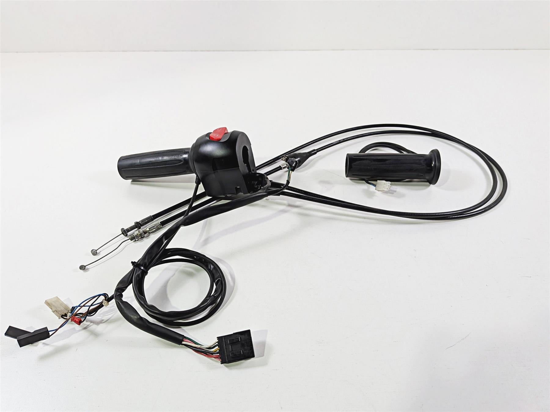 2013 Victory Vision Tour Right Hand Control Switch & Grip Heater 4011357 {{ shop.shopifyCountryName }} - Mototech271