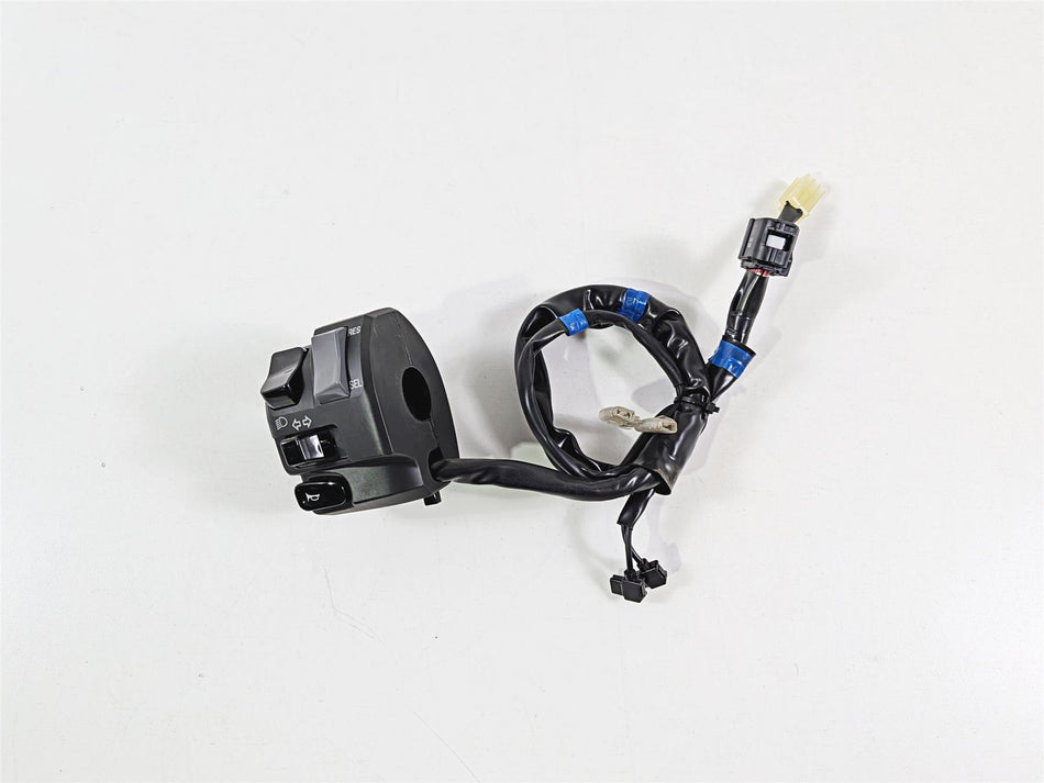 2025 Yamaha YZF R7 Nice Left Side Light Hand Control Switch BEB-83969-00-00 {{ shop.shopifyCountryName }} - Mototech271