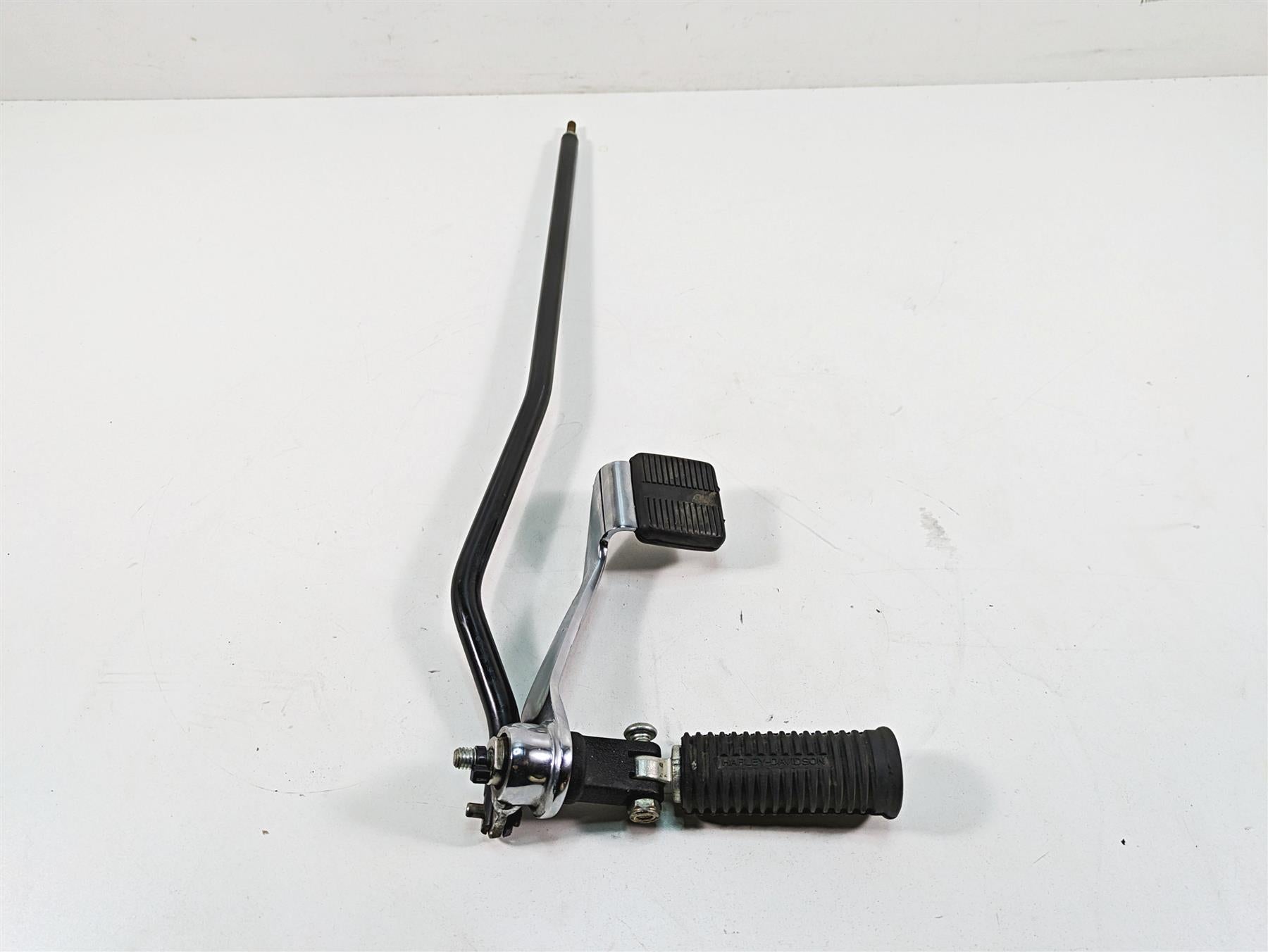 2009 Harley FXDF Dyna Fat Bob Right Front Foot Peg Brake Pedal Set 42663-03A {{ shop.shopifyCountryName }} - Mototech271