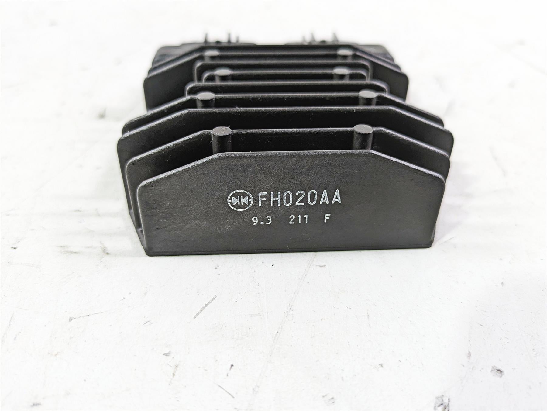 2020 Triumph Street Scrambler 900 Rectifier Voltage Regulator FH020AA 1300675 {{ shop.shopifyCountryName }} - Mototech271