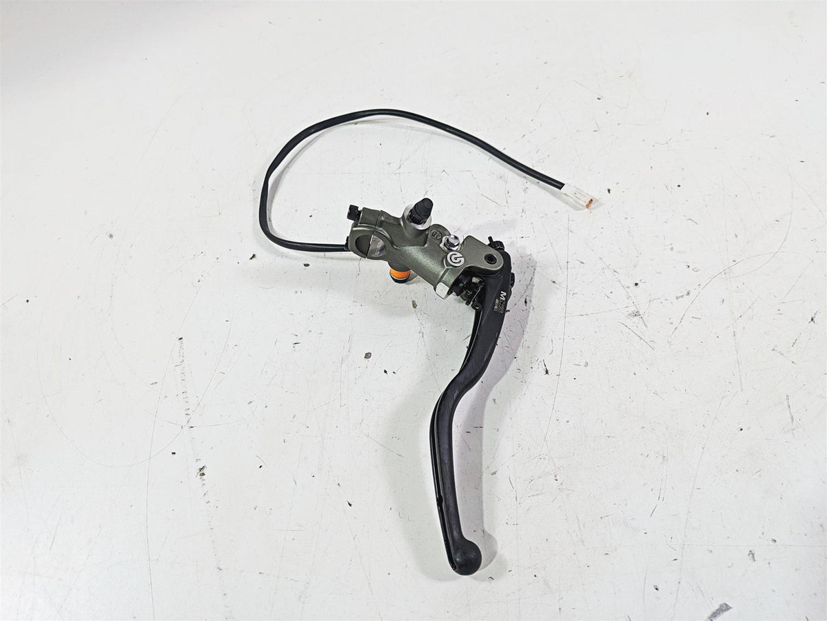 2023 Triumph Street Triple 765 RS Front Radial Brake Master Cylinder T2024898 {{ shop.shopifyCountryName }} - Mototech271