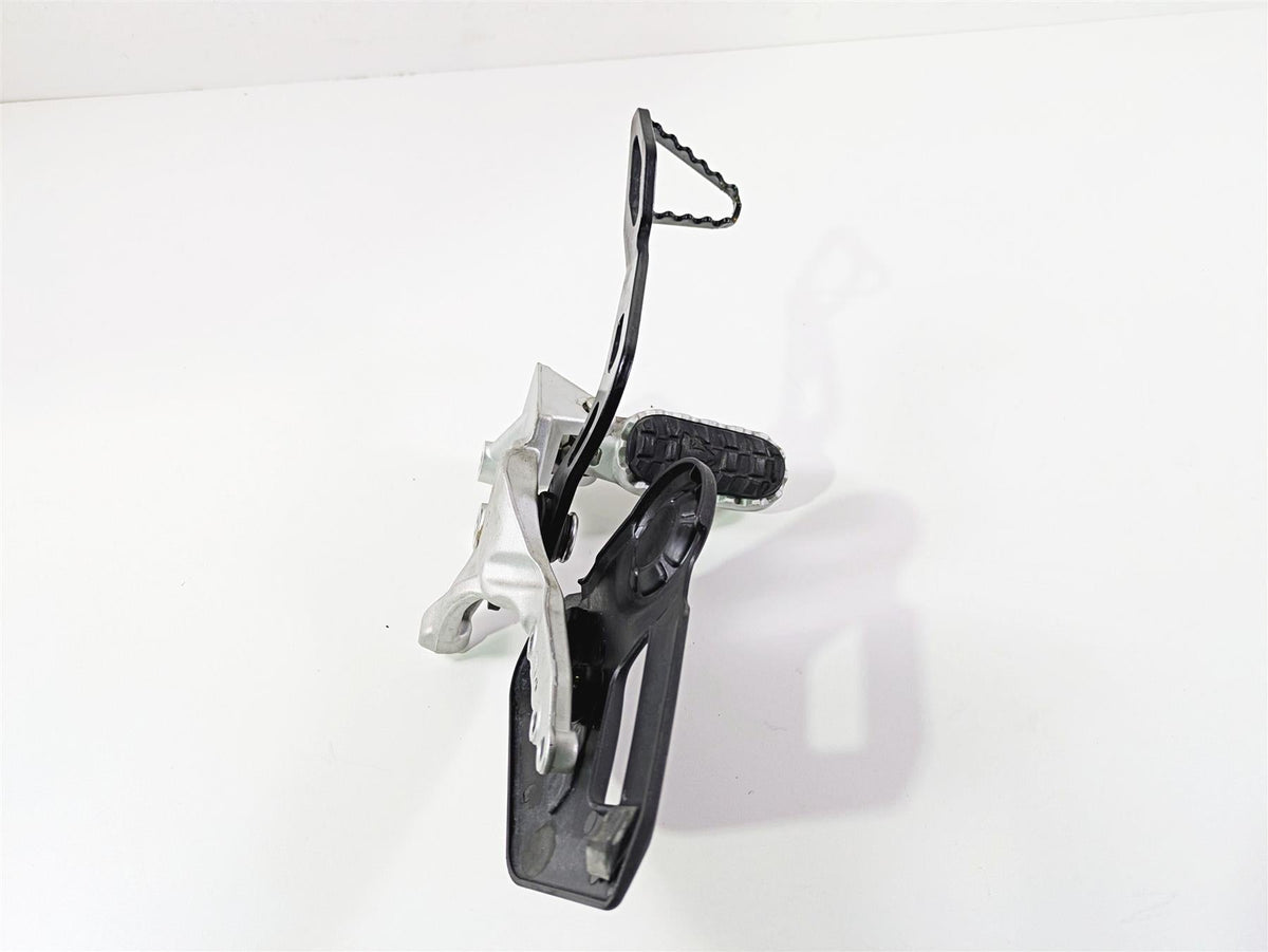 2024 Triumph Tiger 900 GT Right Front Footpeg & Brake Pedal T2082358 T2021653 {{ shop.shopifyCountryName }} - Mototech271