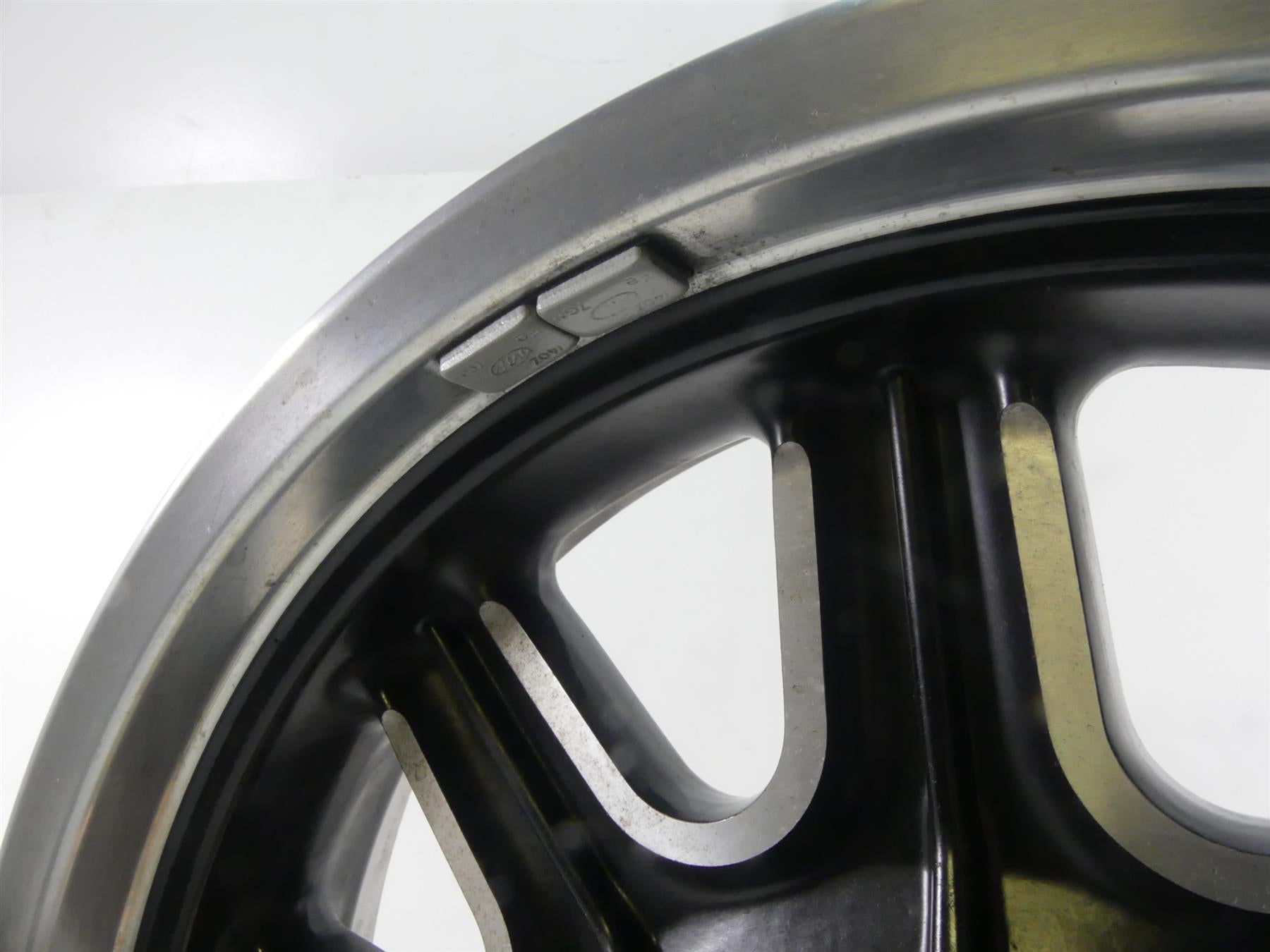 2020 Indian Roadmaster Straight 16x3.5 Front Wheel Rim 1522505 {{ shop.shopifyCountryName }} - Mototech271