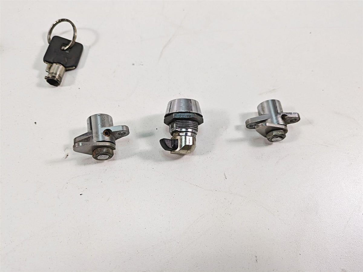 2006 Harley Touring FLHXI Street Glide Ignition Switch Key Lock Set 71572-06 {{ shop.shopifyCountryName }} - Mototech271
